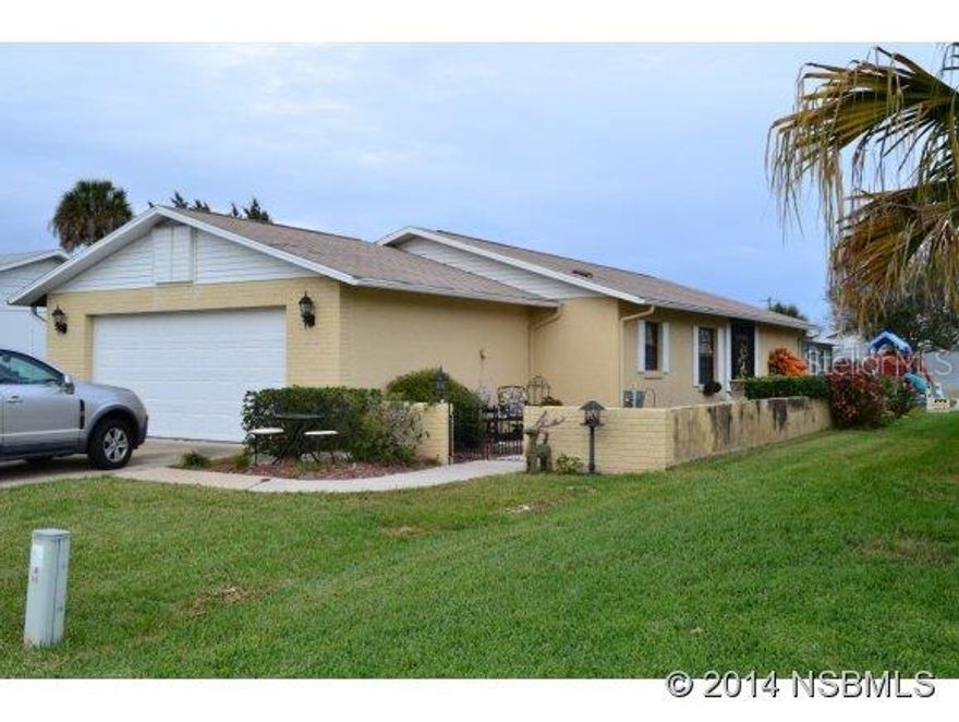 "PRE_FORECLOSURE" - Short Sale contracts subject to 3rd Party Approval. APPROVED LIST PRICE.  WATER-FRONT COMMUNITY LOCATED BETWEEN US1 AND RIVER. MUST BE SEEN FROM THE INSIDE TO APPRECIATE THE FUNCTIONAL FLOOR PLAN, SIZE, AND COMFORT OF THIS WELL MAINTAINED 2 SIZABLE BEDROOMS, 2 FULL BATHS, 2 CAR GARAGE HOME. ALSO FEATURES A DIVIDED FLORIDA ROOM ACCESSIBLE FROM BOTH BEDROOMS. HOA IS VOLUNTARY - $100.00 ONE TIME MEMBERSHIP FEE AND $75.00 A YEAR FOR USE OF PICNIC AREA, DOCK AND BOAT RAMP. ALL INFORMATION RECORDED IN THE MLS IS INTENDED TO BE ACCURATE BUT CAN NOT BE GUARANTEED. ;3rd Party Gr Com Reqd ;Water: City