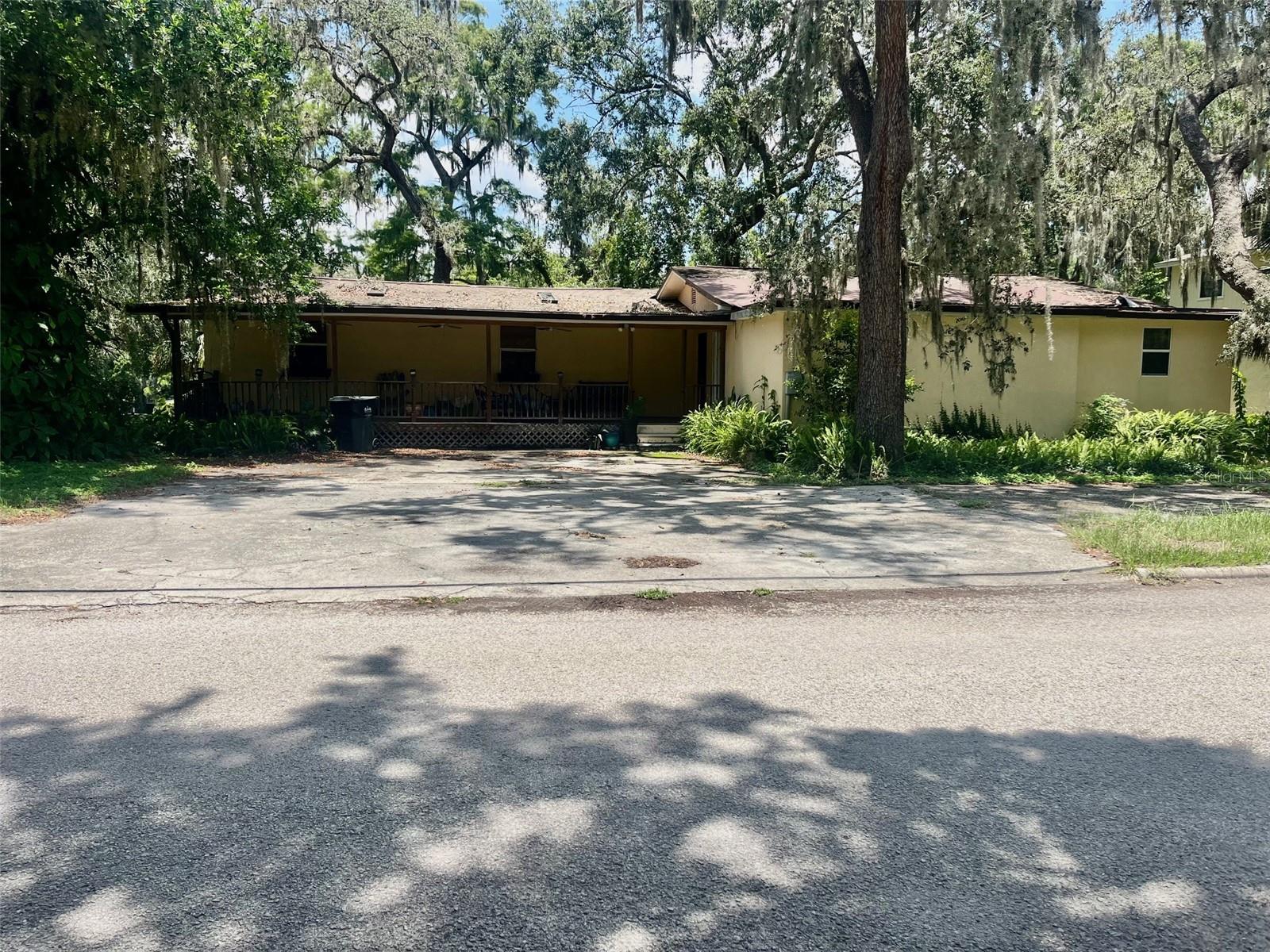 Opportunity awaits the right buyer who can see the potential in this waterfront home directly on the Hillsborough River. The home is priced WELL BELOW MARKET VALUE to give the buyer the opportunity to handle deferred maintenance, roofing issues, overgrown landscaping, and potential mold remediation work. You can renovate and personalize the home to your desires and still be at market value! And you can't beat the location! Right off of Fowler (SR 582), by 56th St. Only 3 miles to USF, 6 miles to I-275 or 3 miles to I-75, and 20 miles to Tampa International Airport. TONS of shopping, restaurants, entertainment venues like Busch Gardens, Adventure Island, MOSI, many local parks, the TT Family Recreation Center, and the list goes on! Optional paid memberships to the Temple Terrace Golf and Country Club are available as well. They offer social, golf, and even summer memberships! This home features over 2000 SF of living space with vaulted ceilings and natural skylights and sliders looking out to the large backyard and the river. Rear deck needs to be replaced, but just imagine hosting dinner parties with family and friends surrounded by nature and the babbling waters of the river. Central hub of the home includes a large living area on one side of the enormous kitchen with dining area on the other side. Each of the three bedrooms have their own attached full bath, and in addition, there is a half bath, shared with laundry facilities, off of the kitchen. Skylights and sliders allow lots of natural light giving the home an expansive feel. Any information provided, including room measurements, should be verified by buyer. ******* Please note:
(1) ALL BUYERS AND SHOWING AGENTS MUST SIGN A HOLD HARMLESS BEFORE GAINING ENTRY INTO HOME. (2) ABSOLUTELY NO SIGHT UNSEEN OFFERS WILL BE CONSIDERED. (3) MULTIPLE OFFERS ARE EXPECTED SO PLEASE PRESENT YOUR HIGHEST AND BEST OFFER UP FRONT. (4) BUYER ACCEPTS RESPONSIBILITY FOR TURNING ON UTILITIES FOR INSPECTIONS. & (5) BUYER AGREES TO ALLOW UP TO 60 DAYS FOR COURT APPROVAL OF SALE.