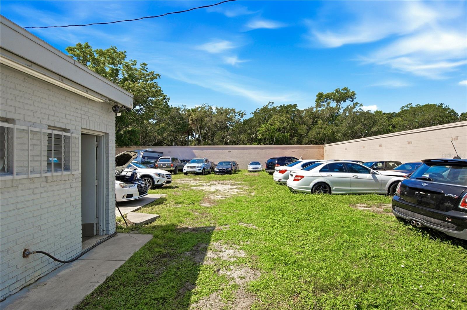 364 N NOVA ROAD