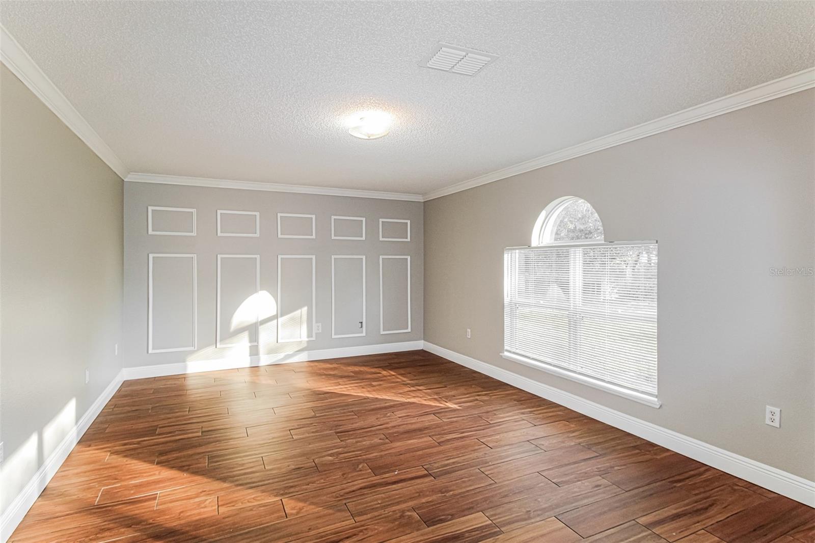 6296 LANDOVER BOULEVARD