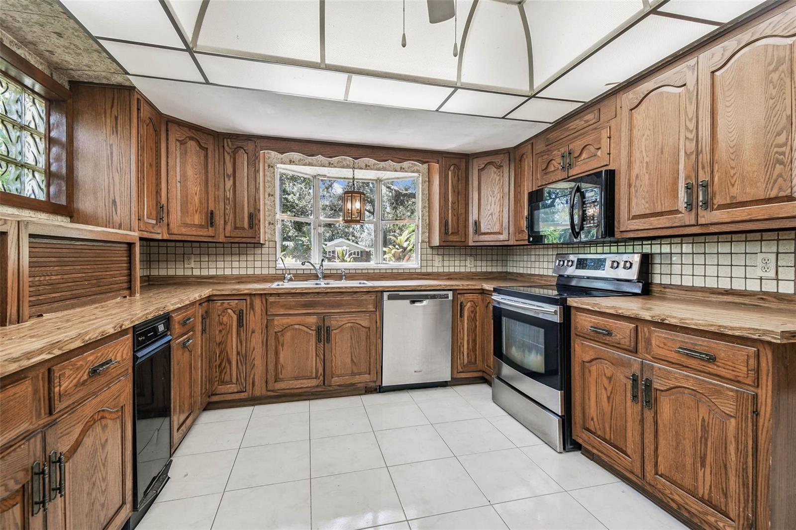 WOODBERRY & COTTAGEWOOD OAKS AREA - Residential