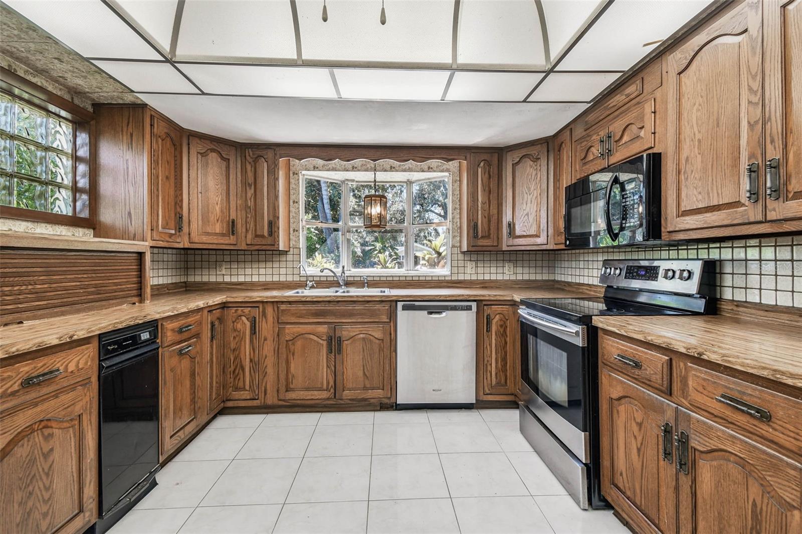 WOODBERRY & COTTAGEWOOD OAKS AREA - Residential
