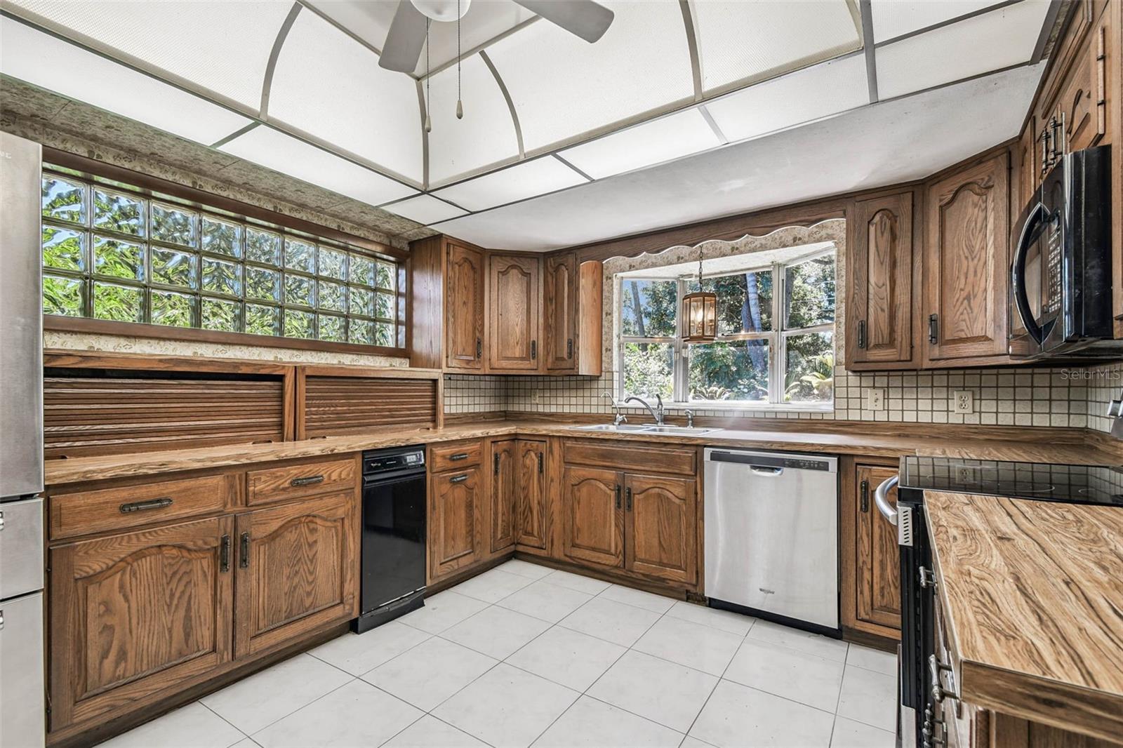 WOODBERRY & COTTAGEWOOD OAKS AREA - Residential