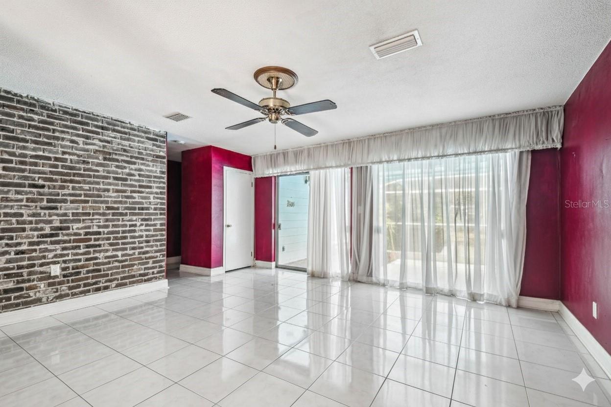 WOODBERRY & COTTAGEWOOD OAKS AREA - Residential