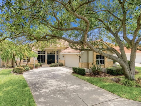 Photo of 980 Live Oak Avenue NE, St Petersburg, FL 33703 (MLS # TB8526964)