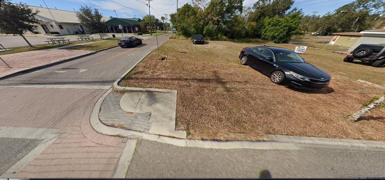 LOCKHARTS SUB - Land