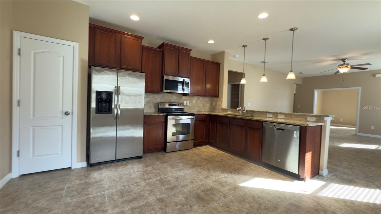 PALMER OAKS ESTS, UNIT 1 - Residential Lease