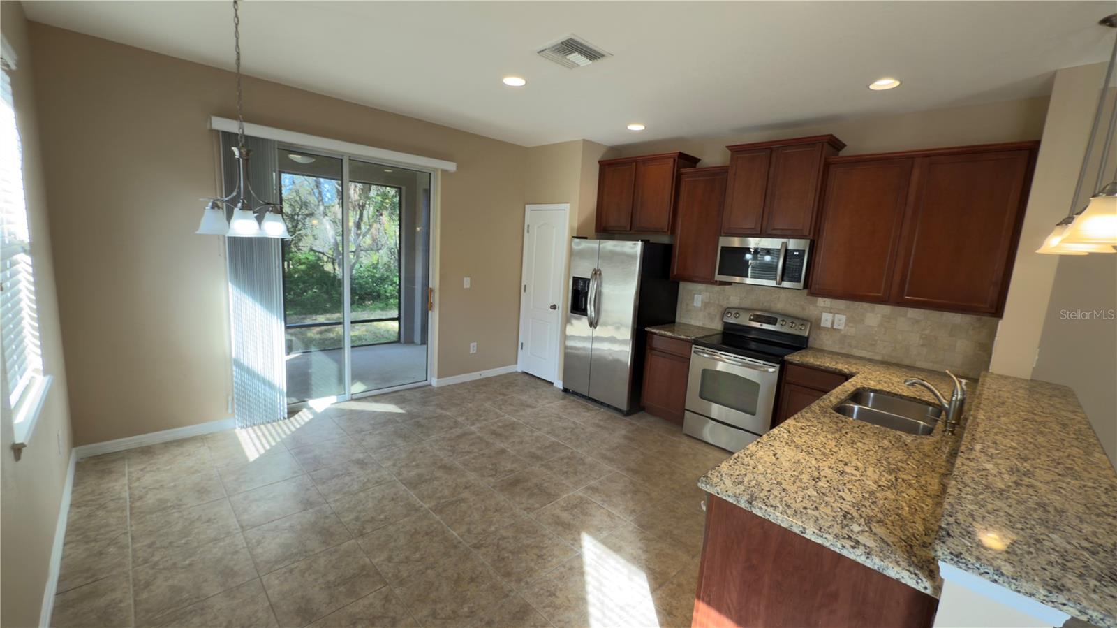 PALMER OAKS ESTS, UNIT 1 - Residential Lease