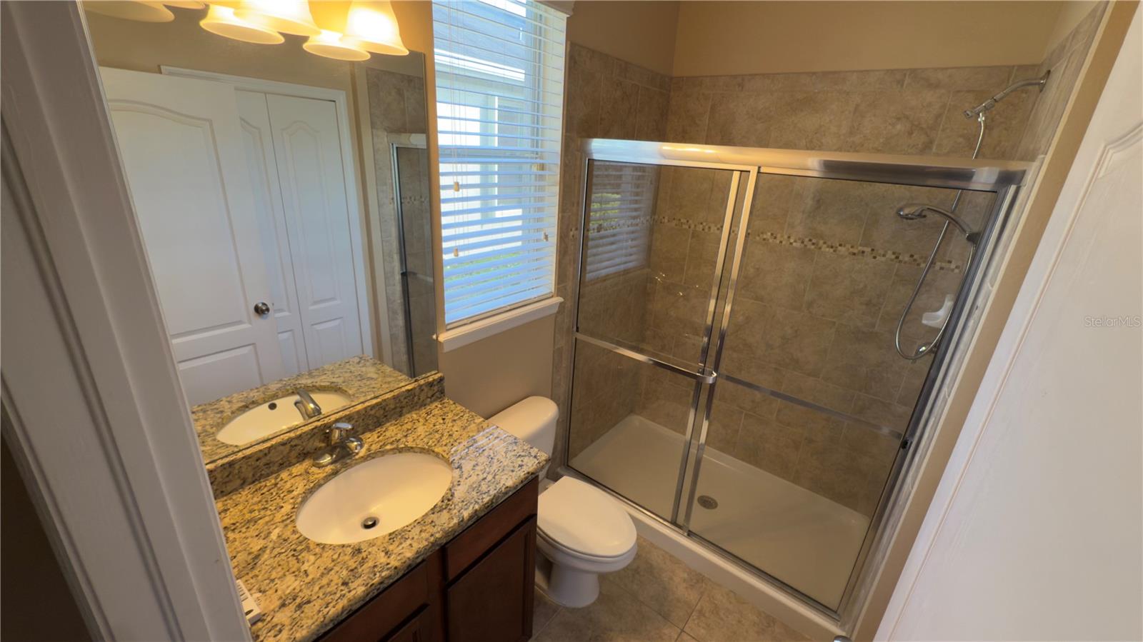 PALMER OAKS ESTS, UNIT 1 - Residential Lease