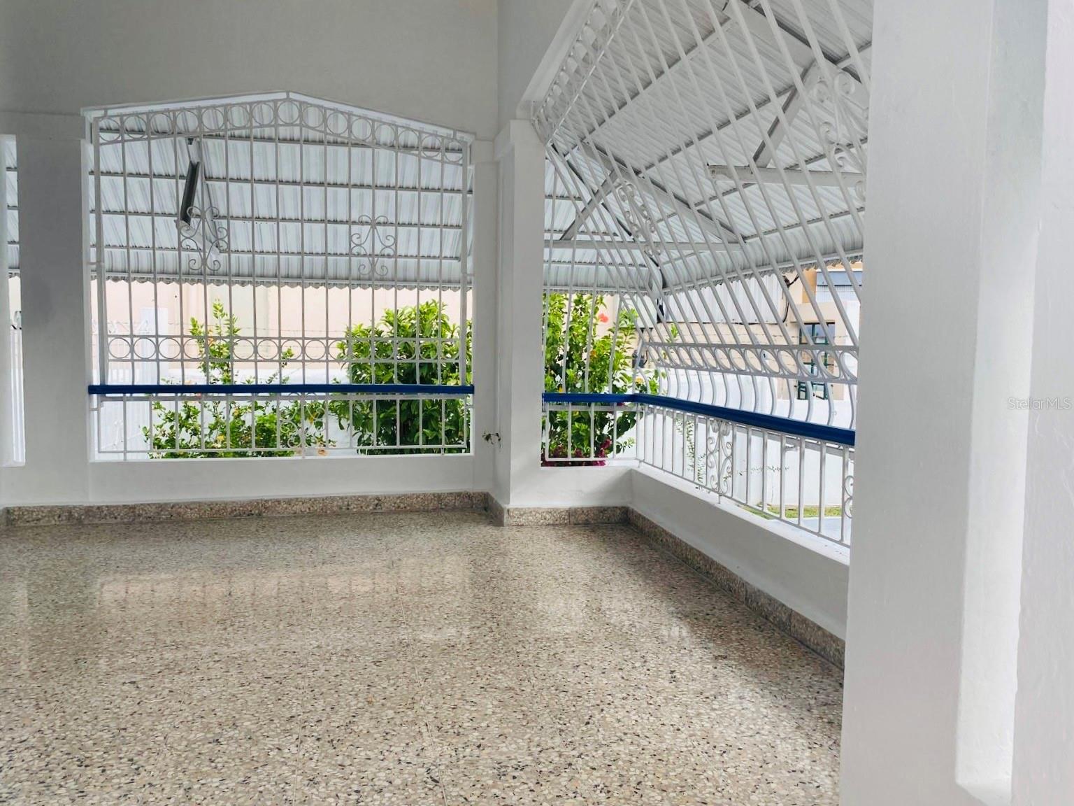 257 AVE. GENERAL VALERO PR 194