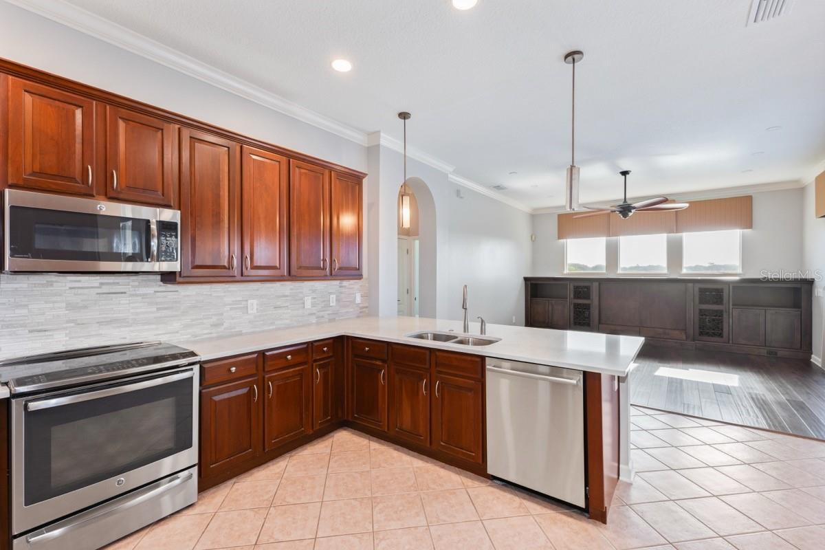 WESTMINSTER LANDING PH 01 - Residential