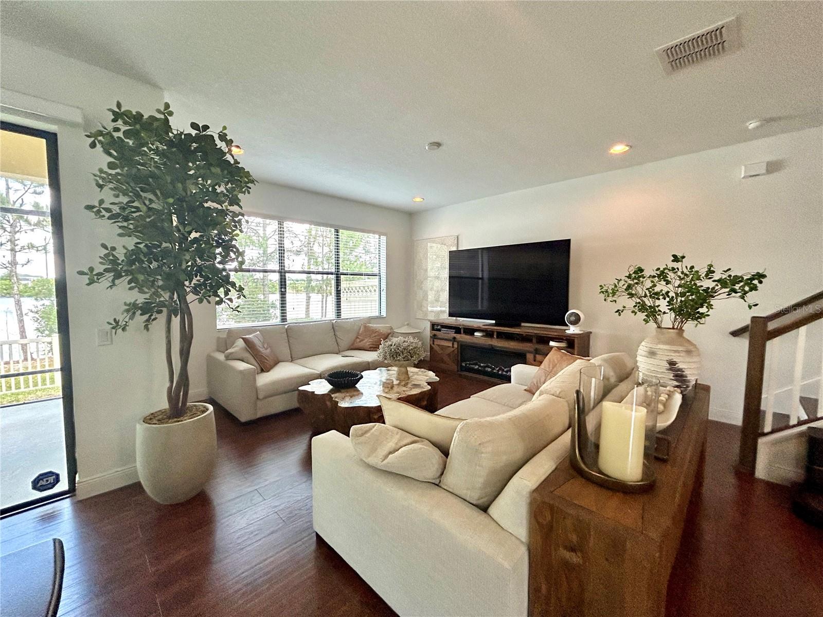 WEST LAKE TWNHMS PH 1 - Residential Lease