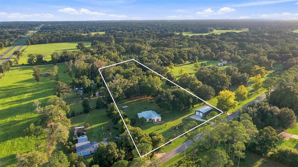Photo of 1050 NE 165th Street, Citra, FL 32113 (MLS # O6437527)