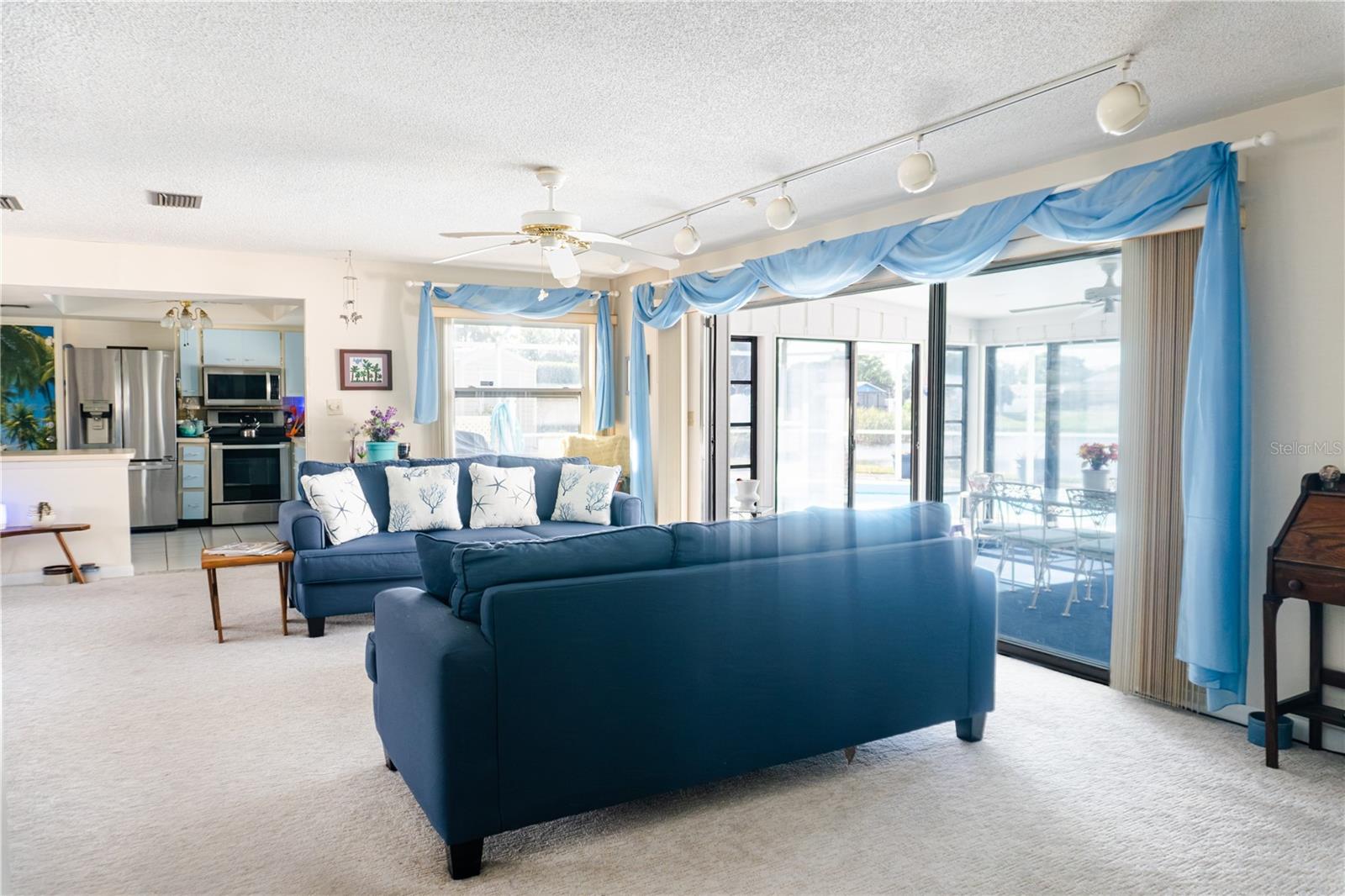 PINE LAKES - Residential