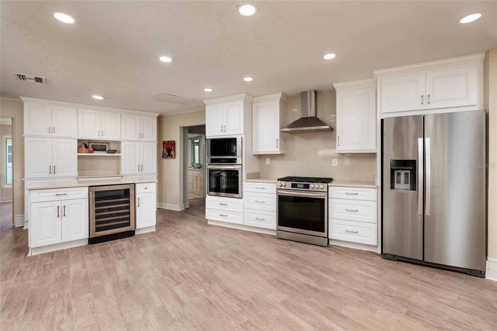 VENETIAN ISLES - Residential