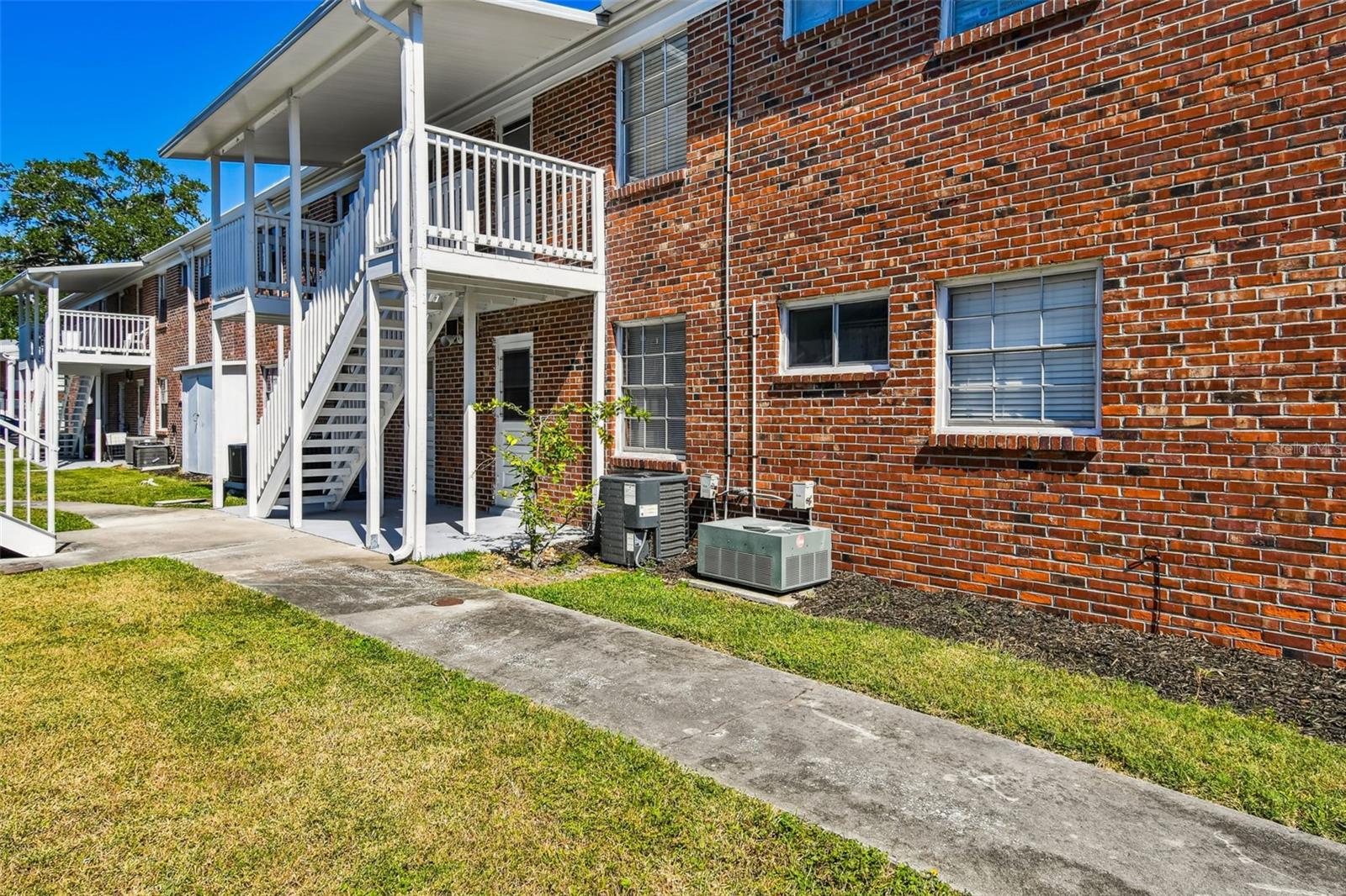 4507 9TH STREET W E1