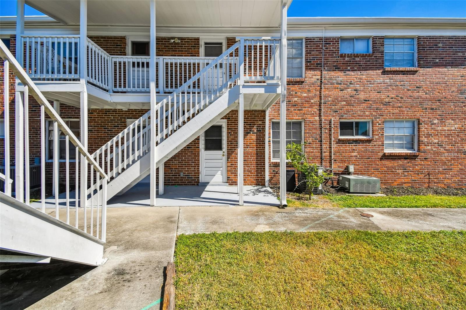 4507 9TH STREET W E1