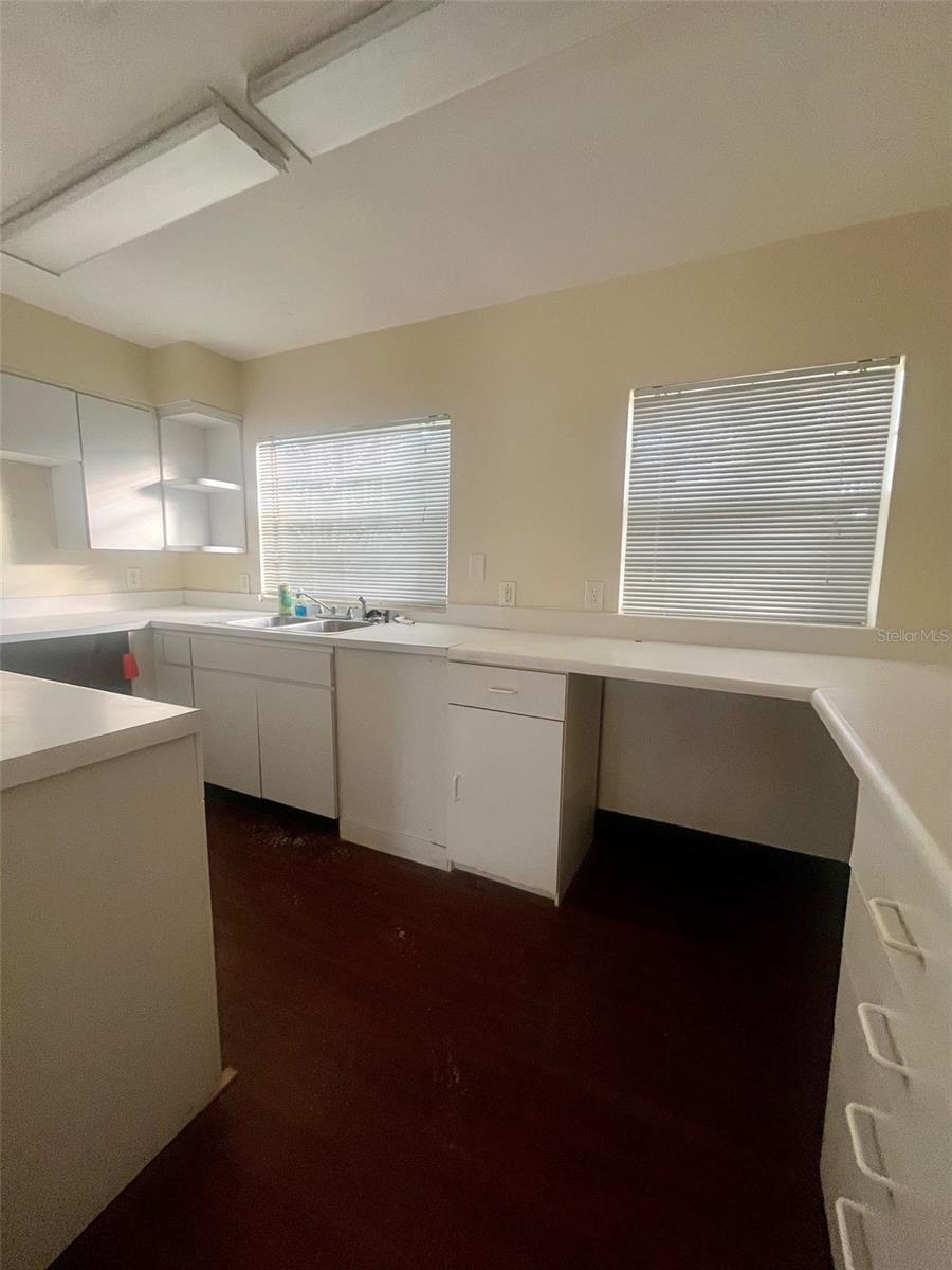 APOPKA REV - Commercial Lease