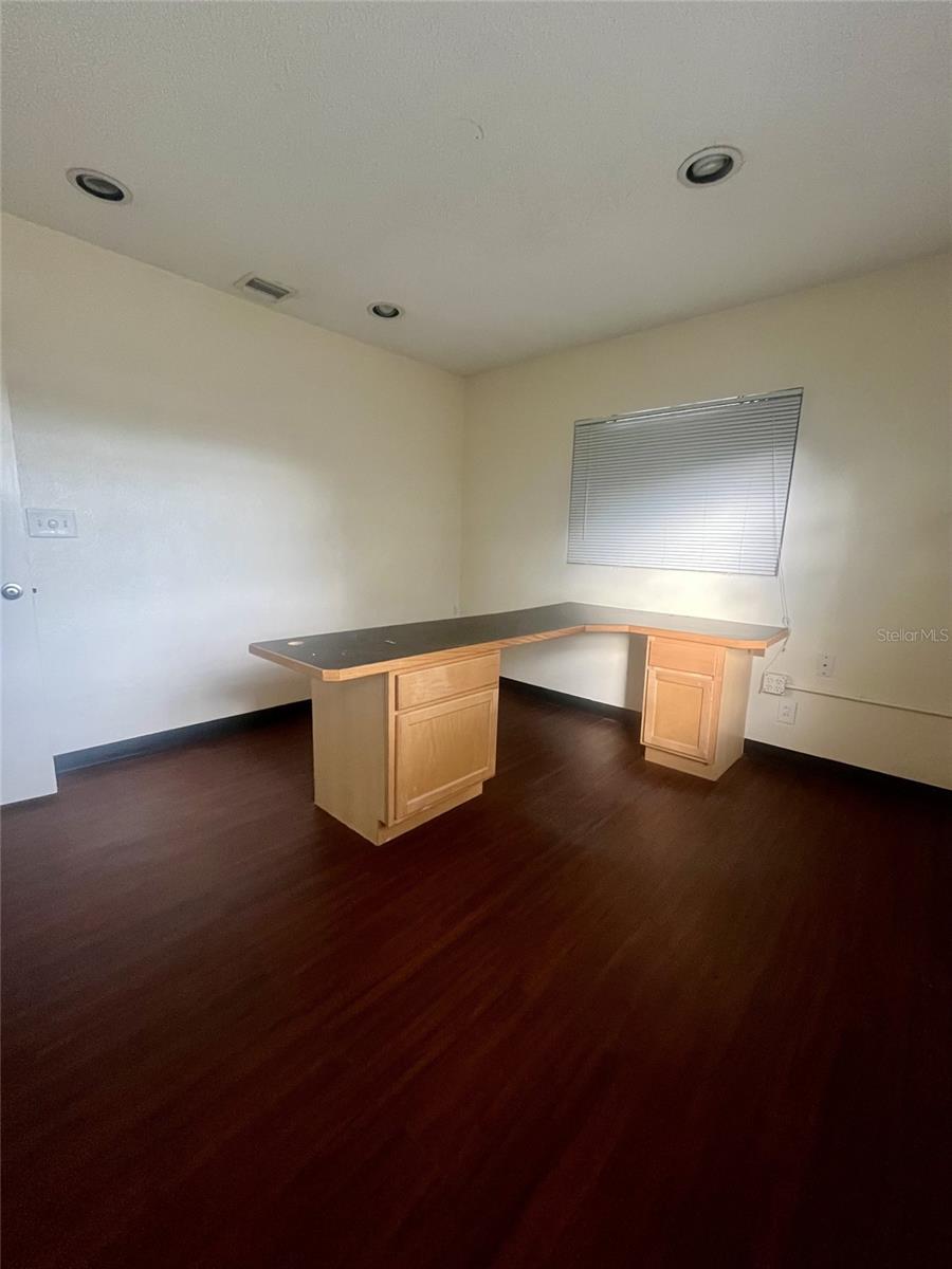 APOPKA REV - Commercial Lease