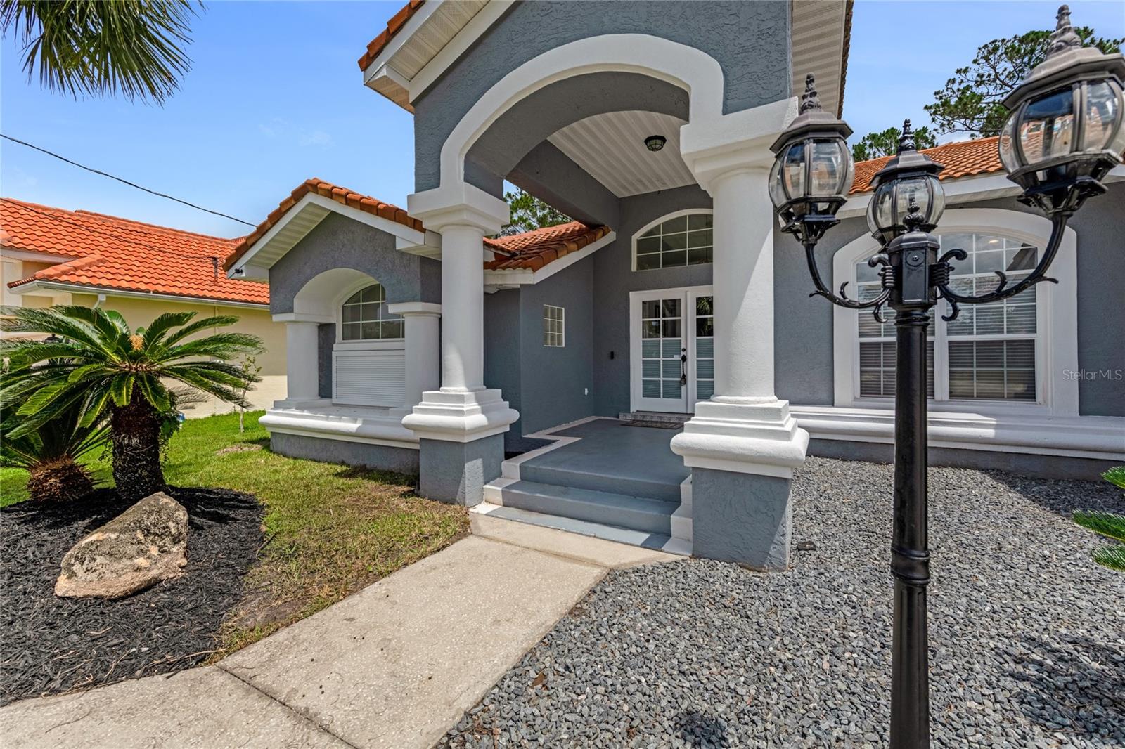 35 WOODHOLLOW LANE