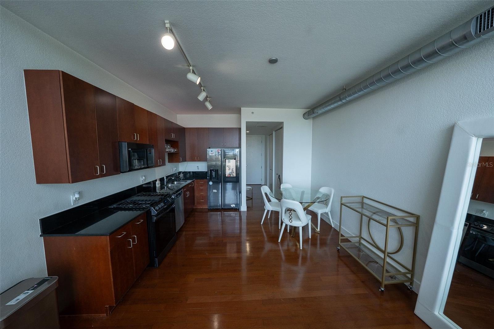 VUE/LK EOLA - Residential Lease