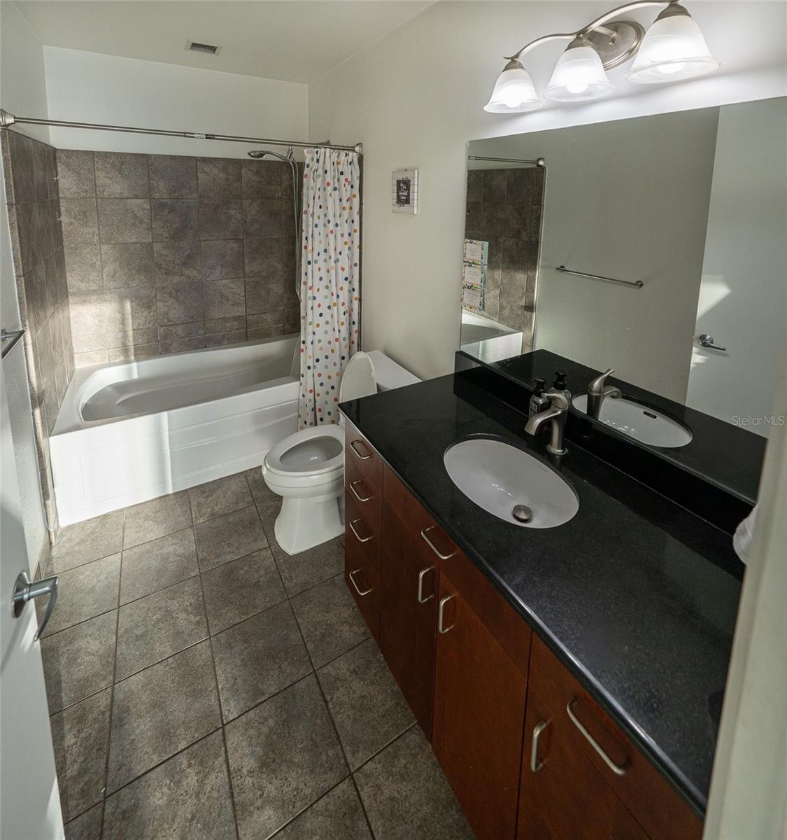 VUE/LK EOLA - Residential Lease