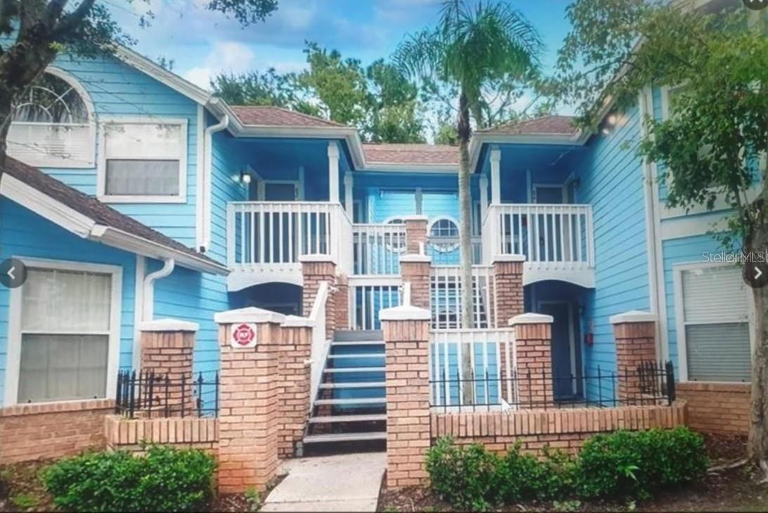 Welcome to 2719 N Poinciana Blvd! This charming rental offers an open floor plan with vaulted ceilings, an open-concept kitchen, a spacious primary bedroom, and a full guest bathroom. Located in a desirable community, you’ll enjoy resort-style amenities including a sparkling pool, relaxing sauna, fitness center, tennis courts, and clubhouse. Conveniently positioned near major attractions, just 13 minutes from Disney World, 20 minutes from Universal Studios, and 15 minutes from SeaWorld—plus easy access to shopping, dining, and transportation. A perfect place to call home in the heart of Central Florida!