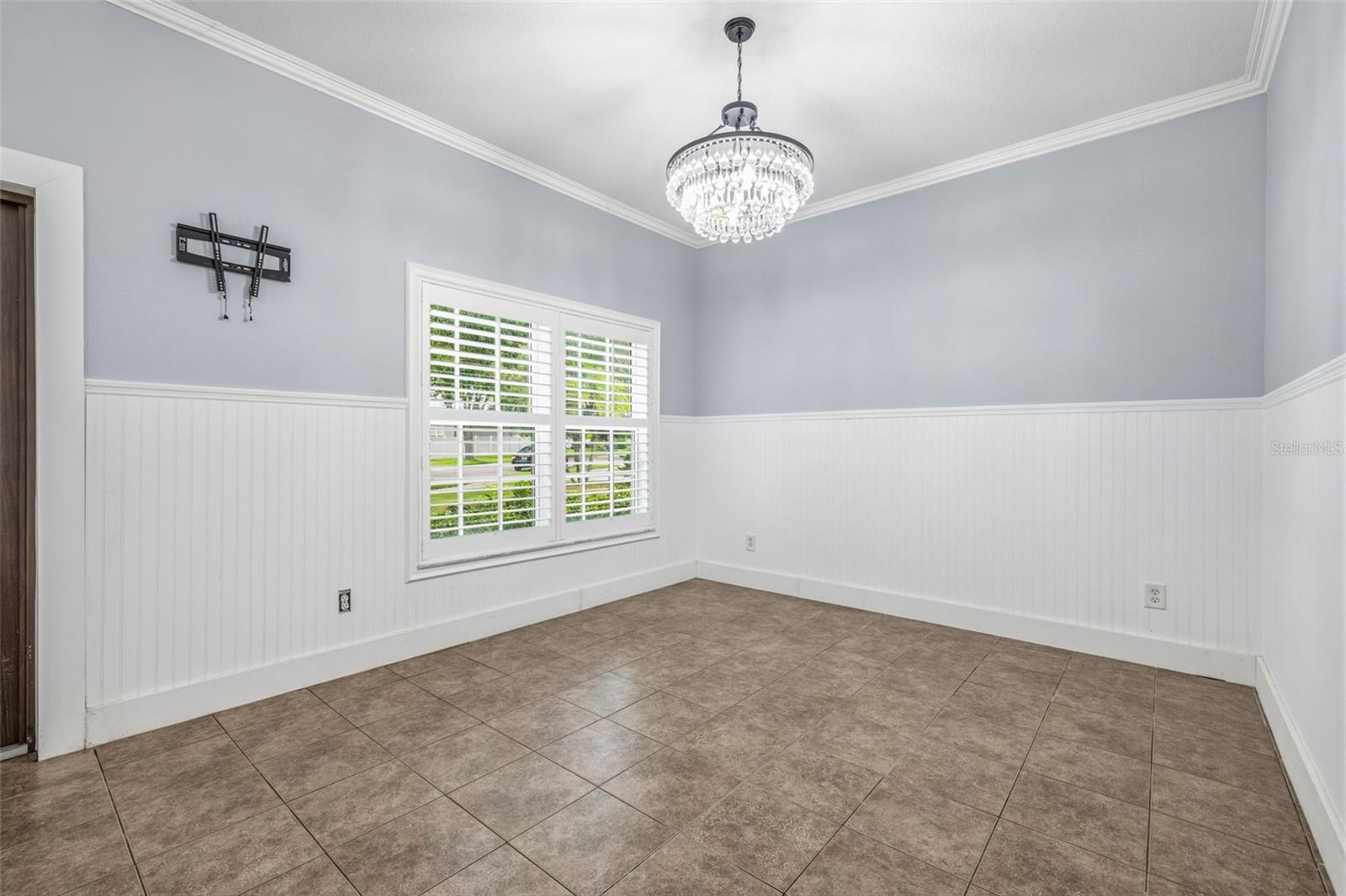512 DUNAWAY DRIVE