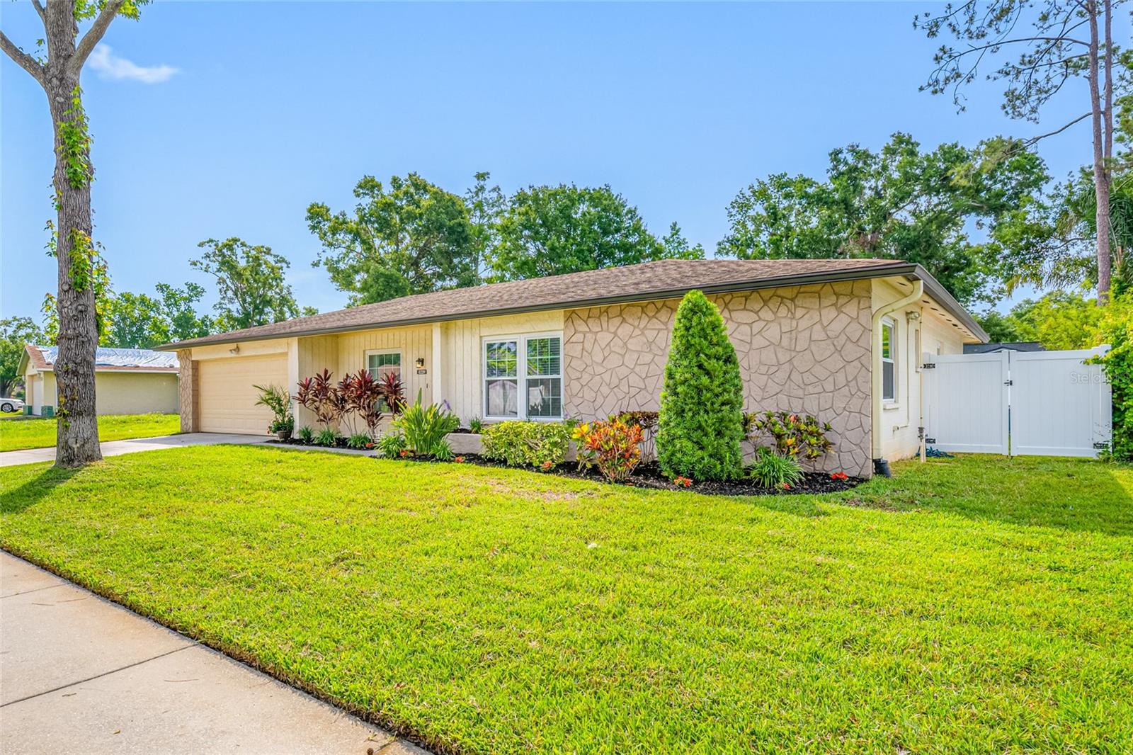 4220 WOODLARK DRIVE