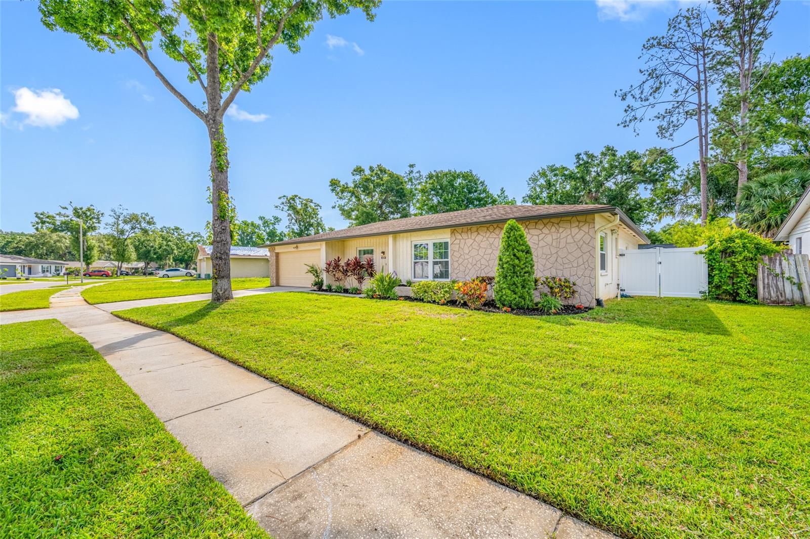 4220 WOODLARK DRIVE