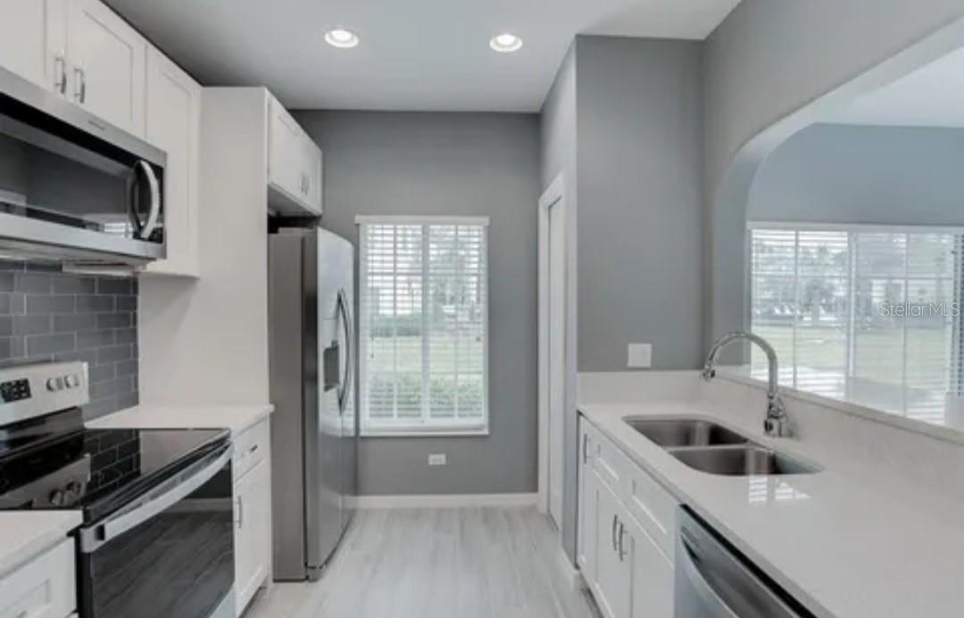 THE TWNHMS AT LIGHTHOUSE COVE III - Residential