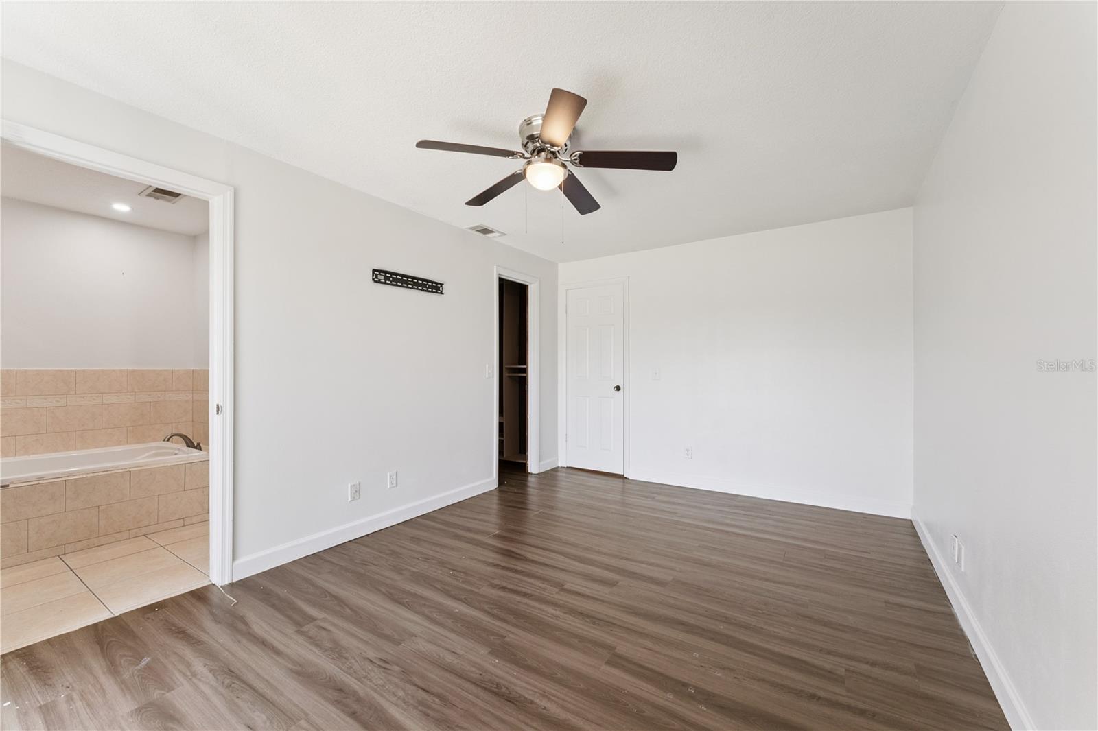 SEMORAN PINES REGIMES 01 & 04-08 - Residential