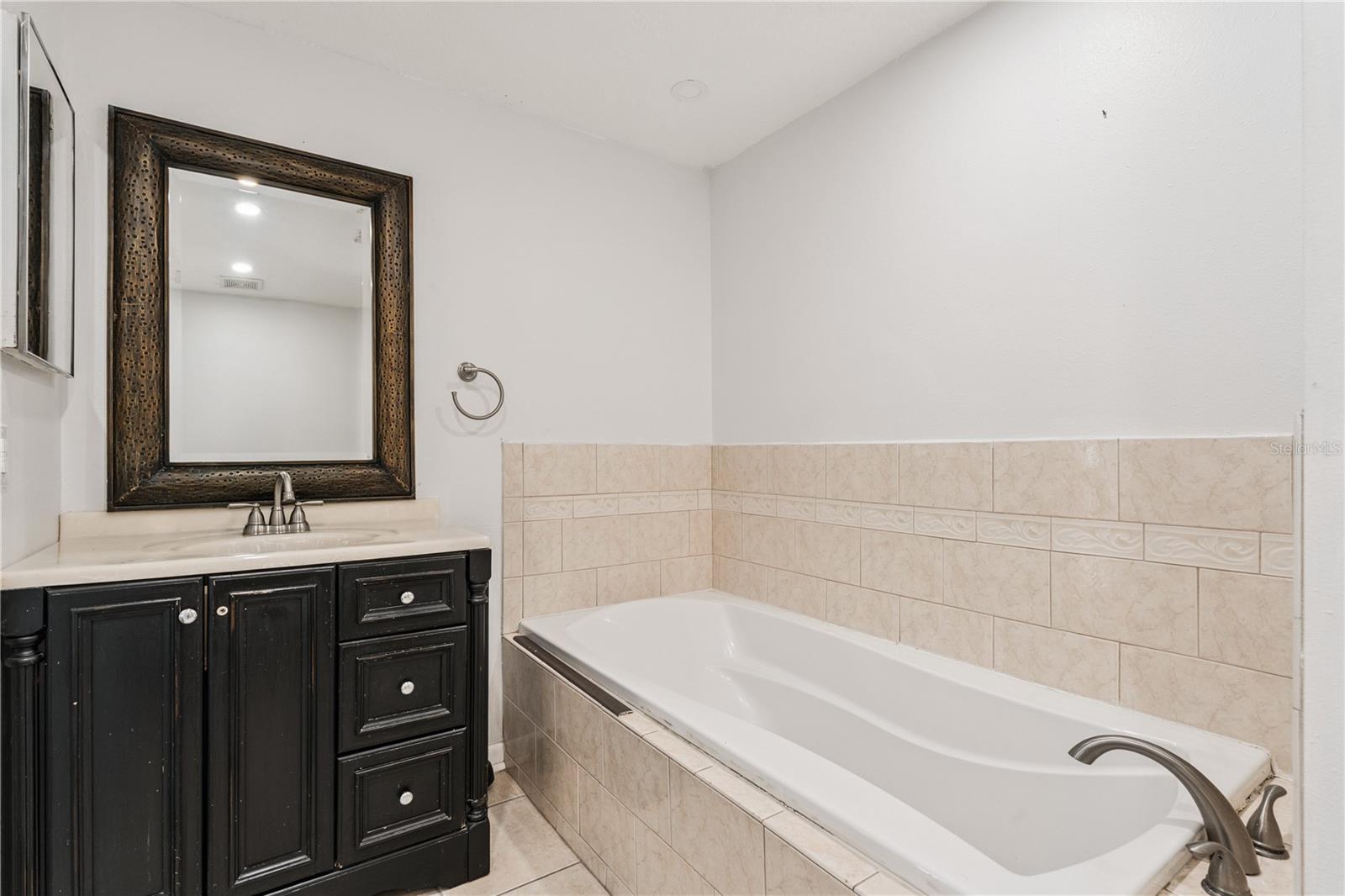 SEMORAN PINES REGIMES 01 & 04-08 - Residential