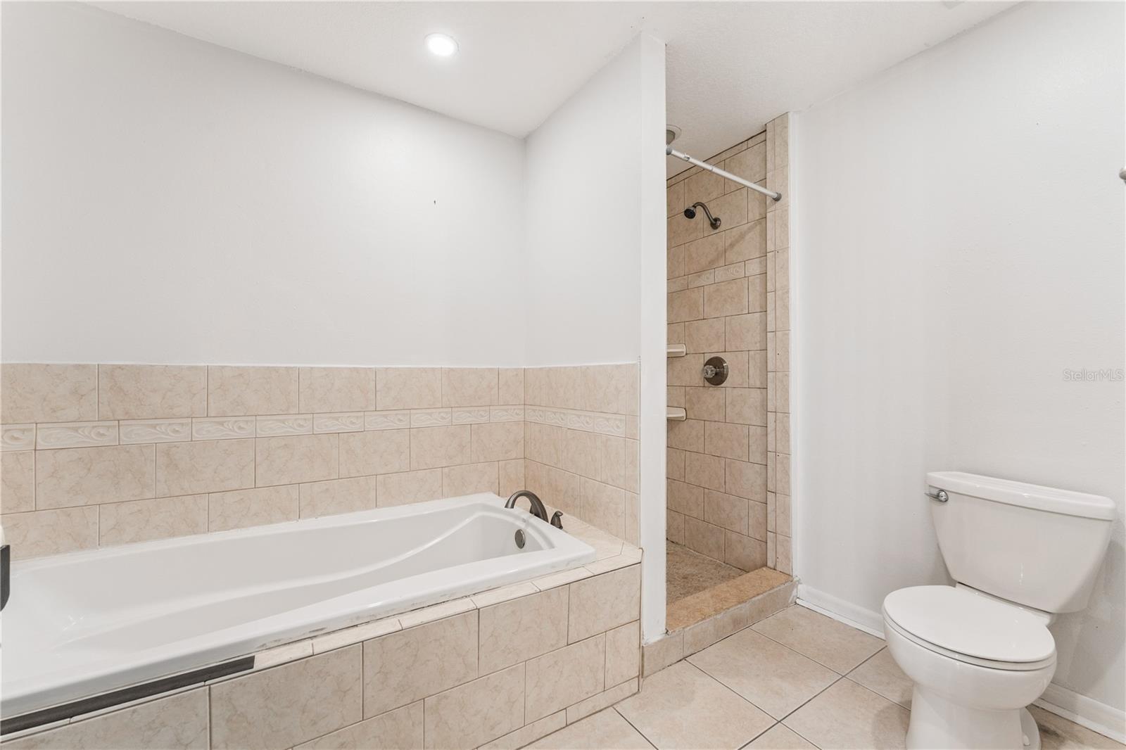 SEMORAN PINES REGIMES 01 & 04-08 - Residential