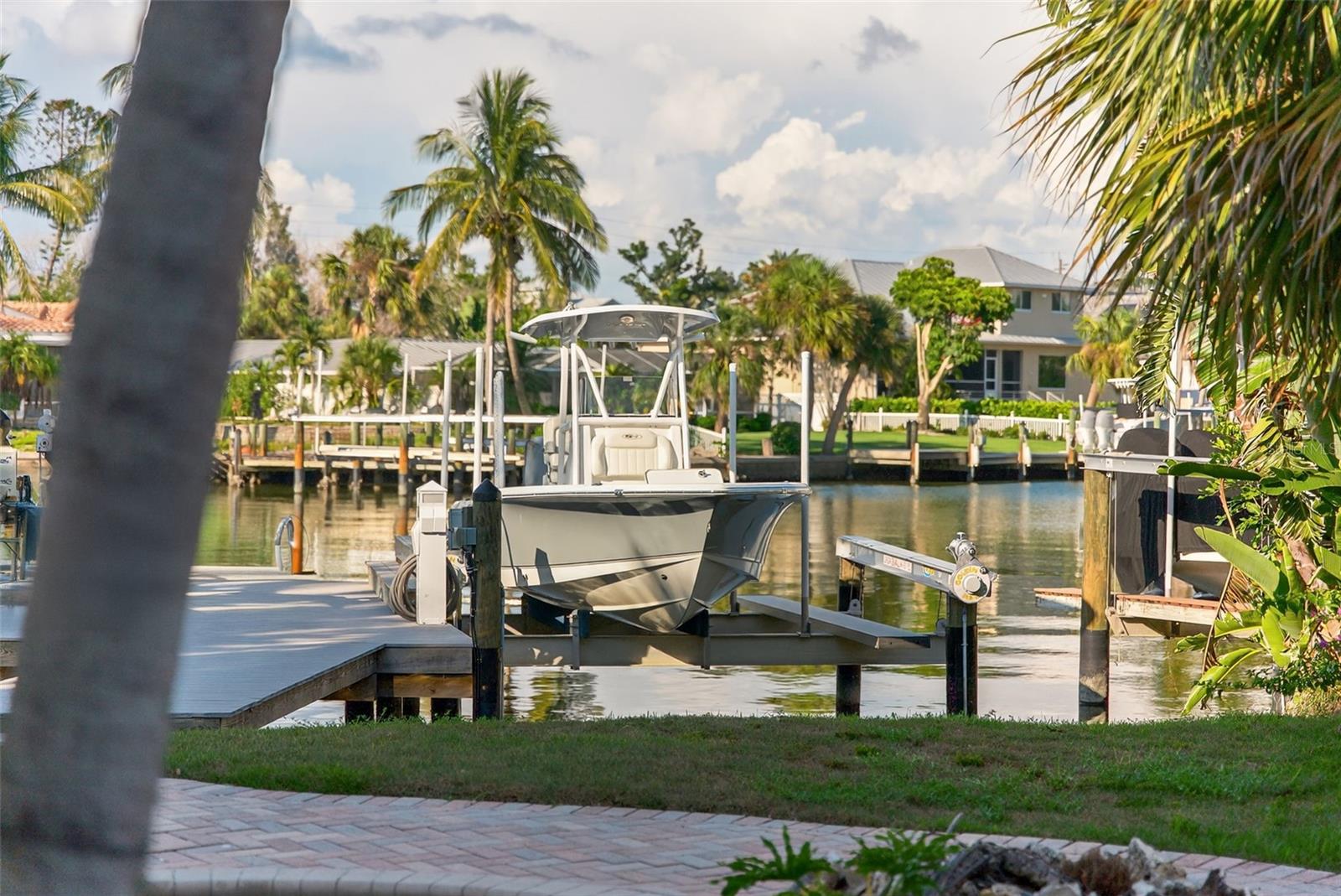 BAY ISLAND SHORES - Residential