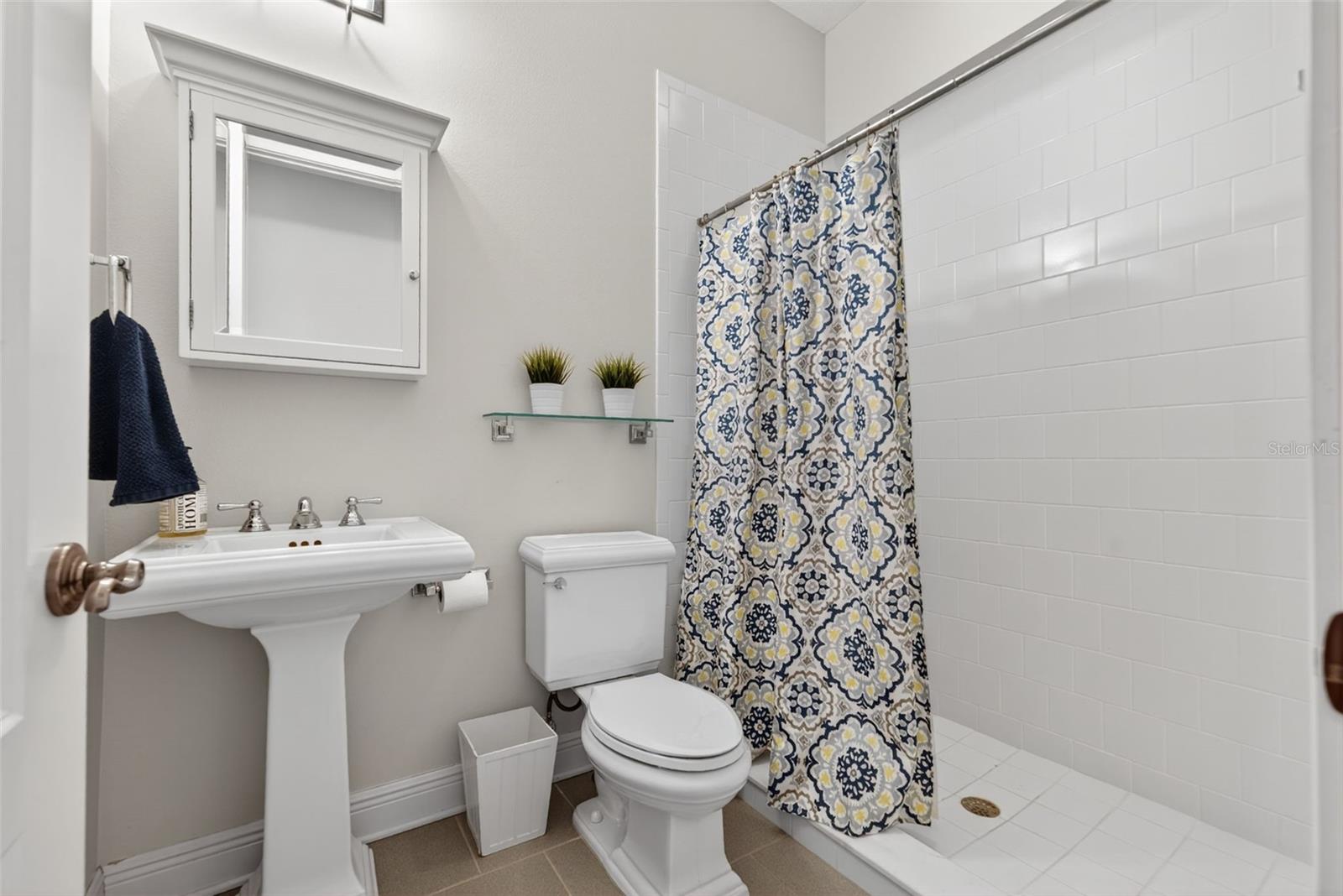 BAY ISLAND SHORES - Residential