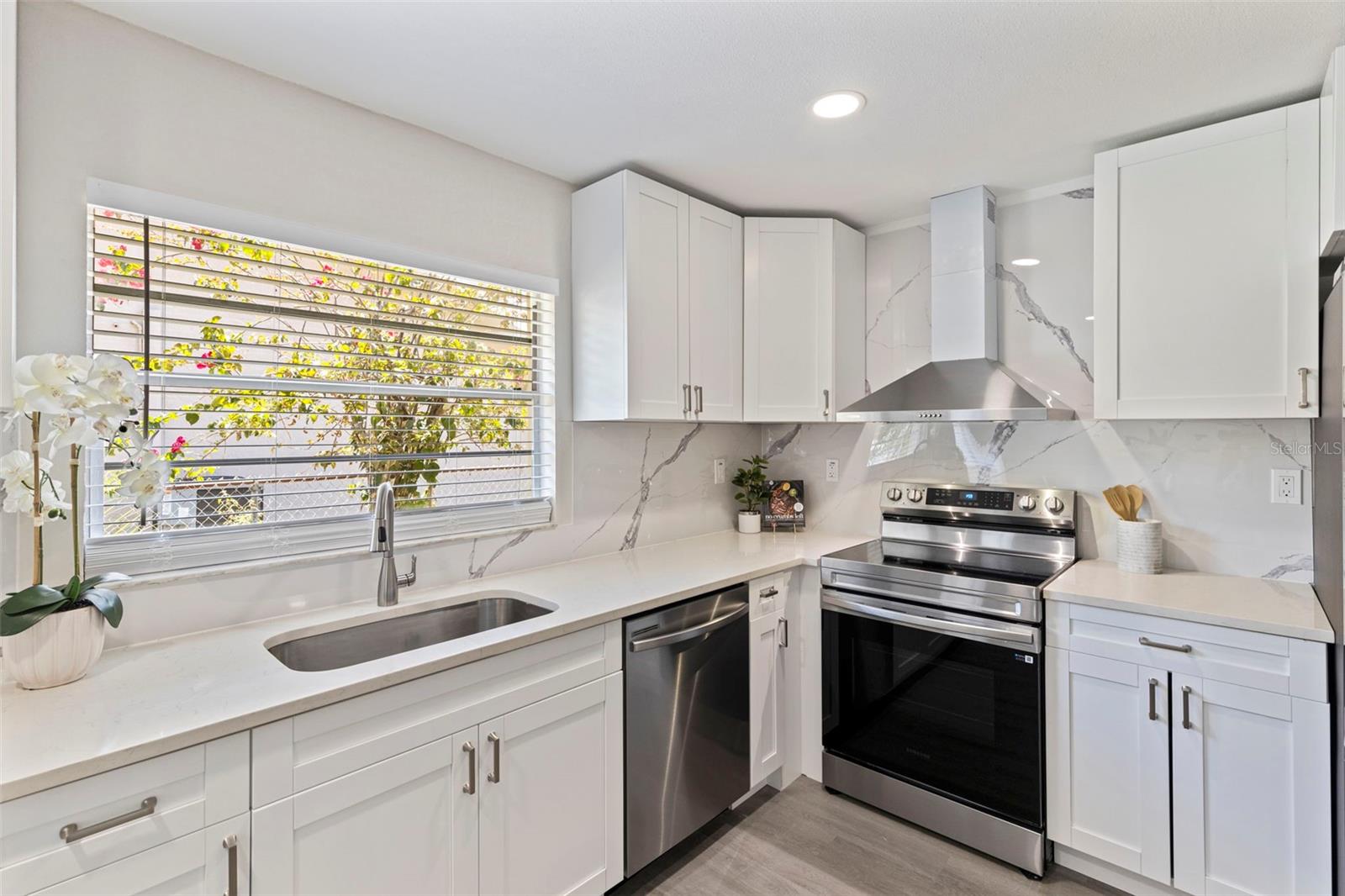 SUNSET HILLS 2ND ADD - Residential Lease