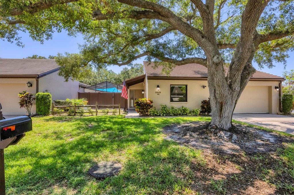 Photo of 3919 Glen Oaks Manor Drive, Sarasota, FL 34232 (MLS # A4683587)