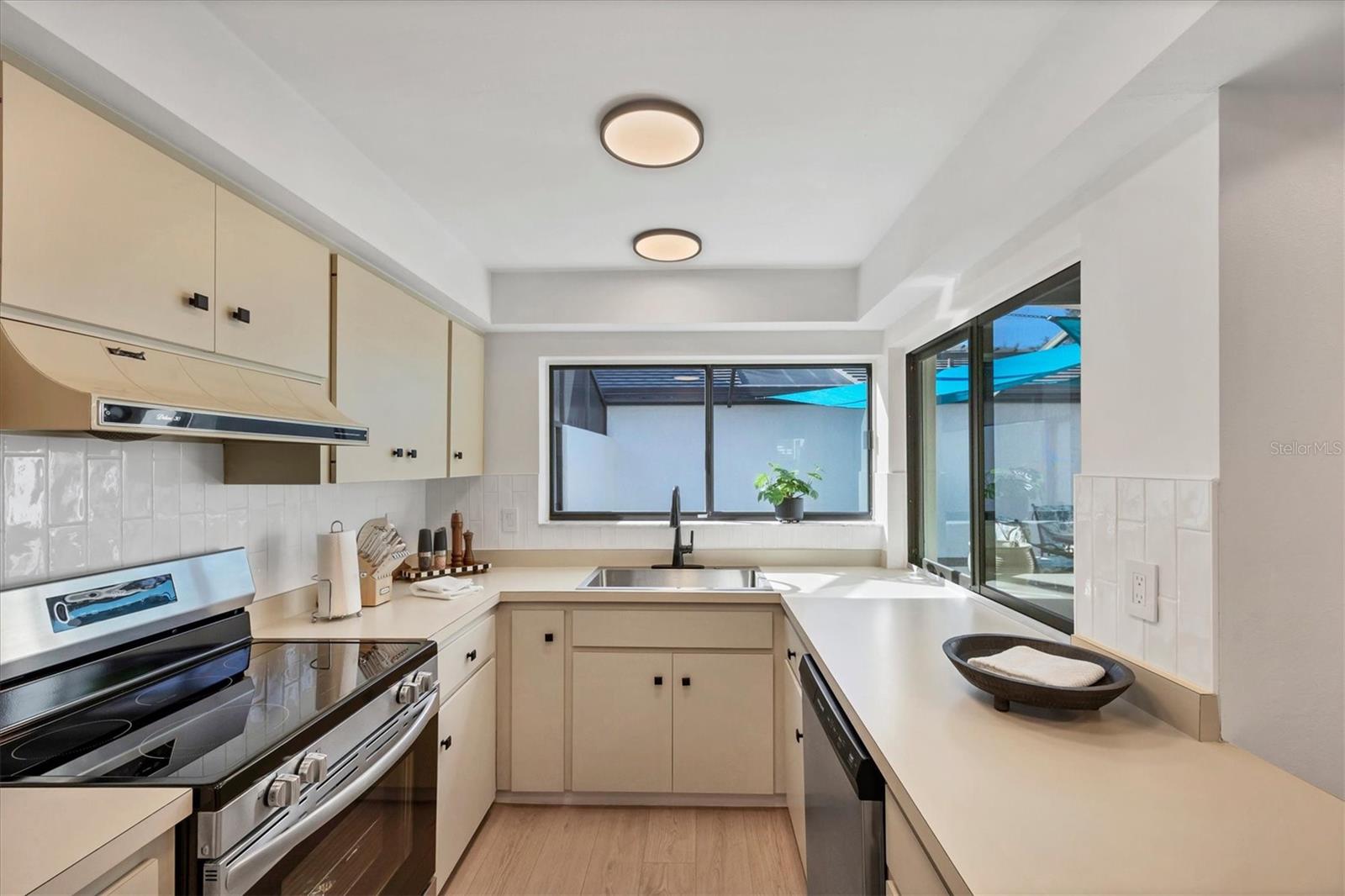 GLEN OAKS MANOR HOMES PH 2 - Residential