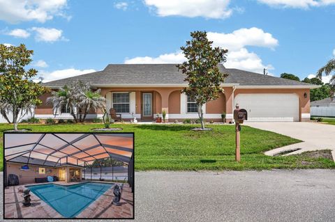 Photo of 2 Seoane Court, Palm Coast, FL 32164 (MLS # FC318405)