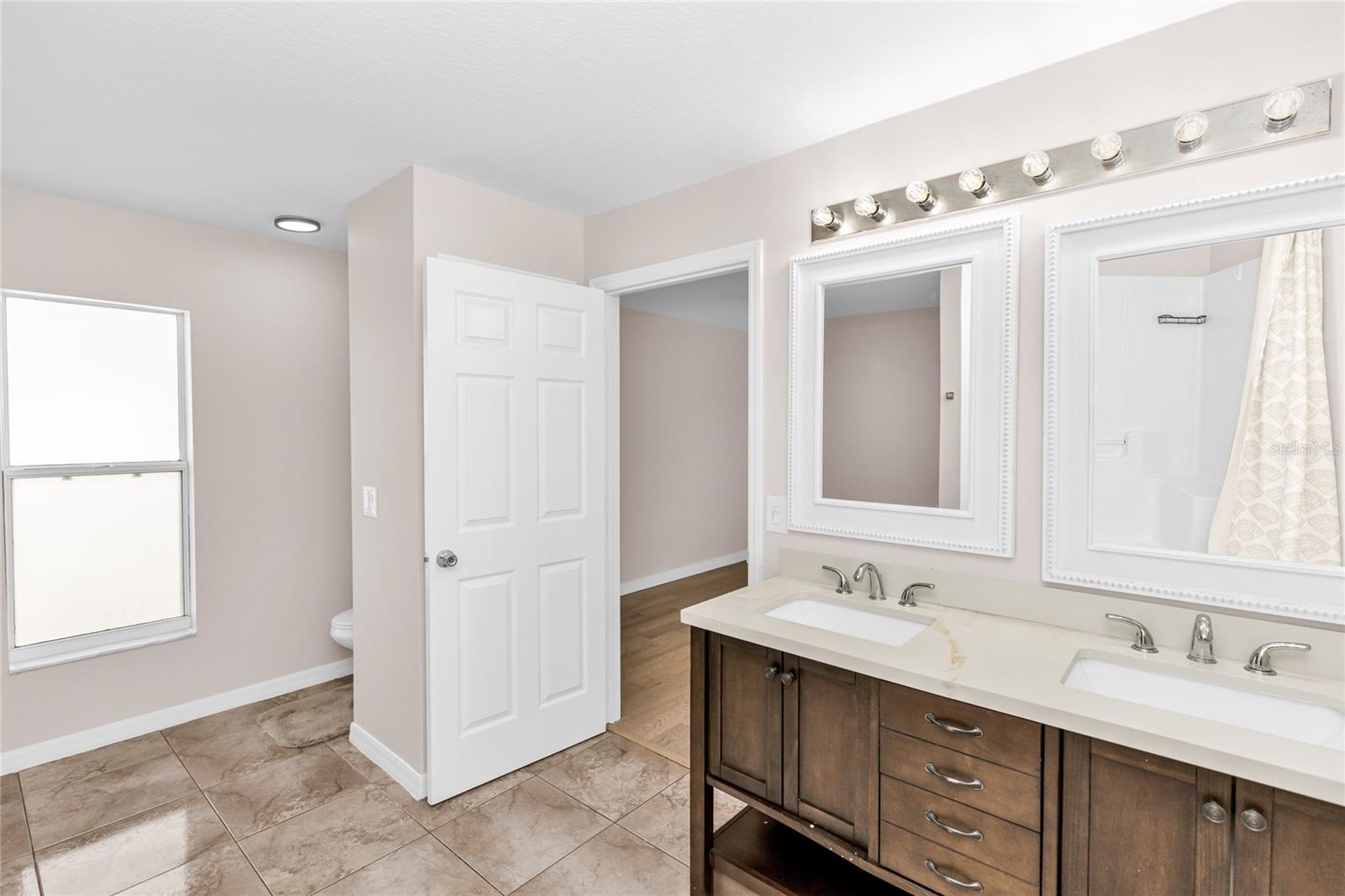 HAMILTON WEST PH 01 - Residential