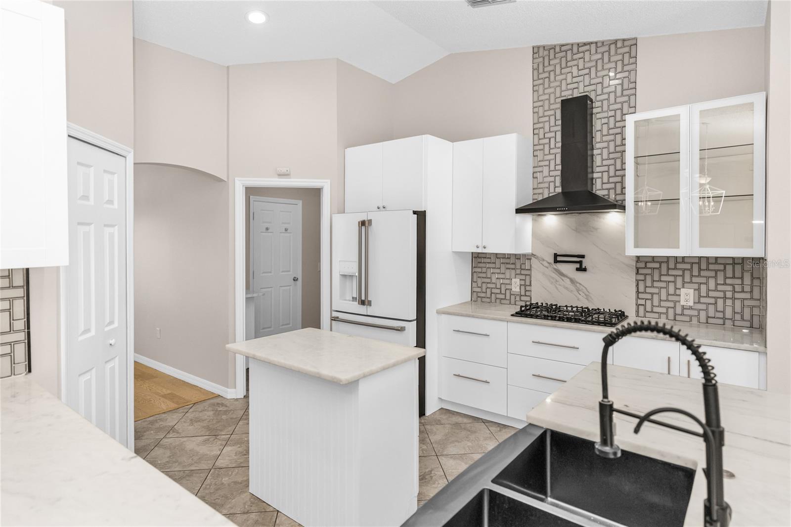 HAMILTON WEST PH 01 - Residential