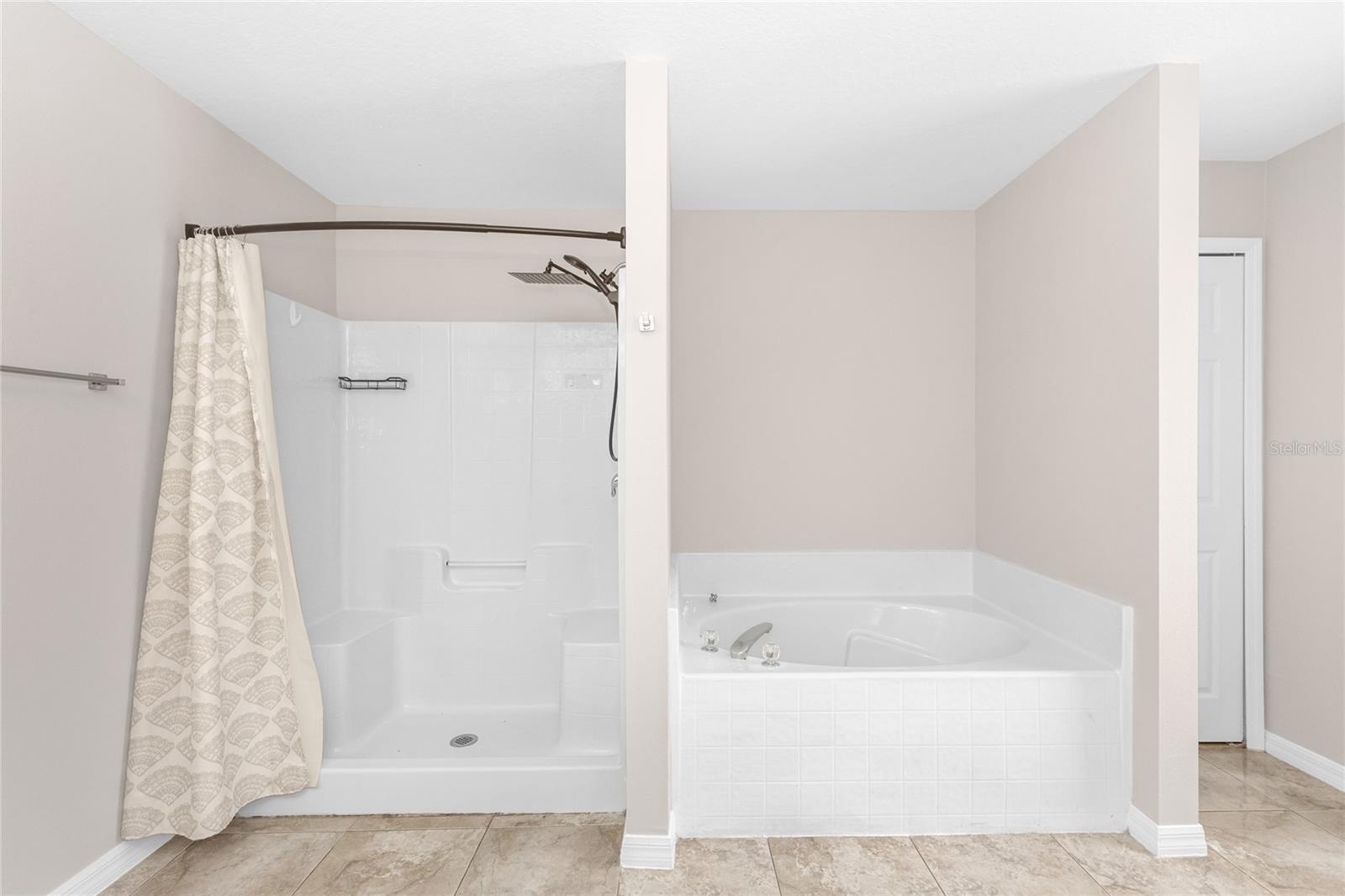 HAMILTON WEST PH 01 - Residential