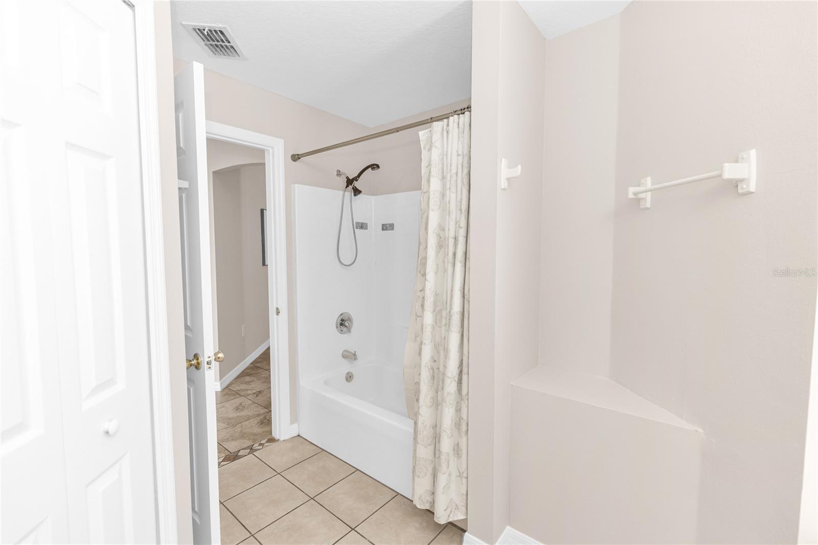 HAMILTON WEST PH 01 - Residential