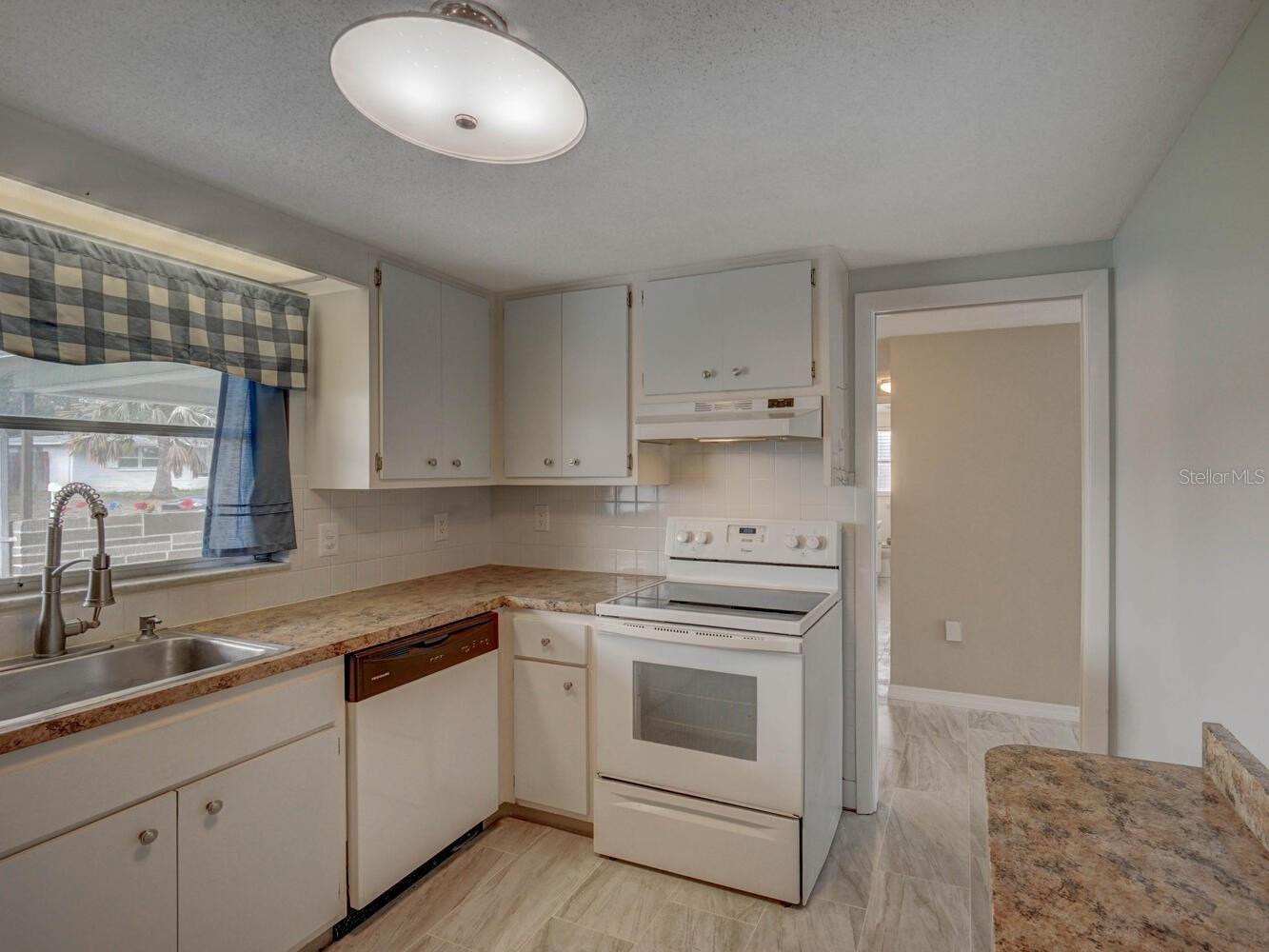 JASMINE LAKES - Residential