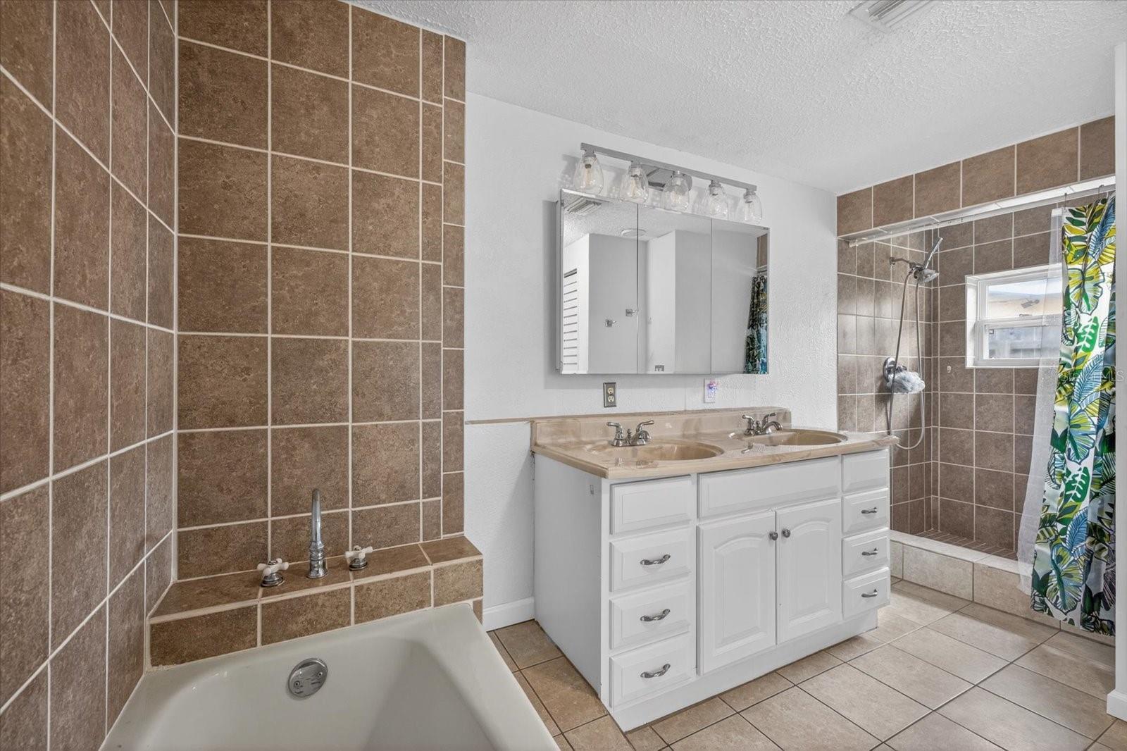 REGENCY PARK - Residential