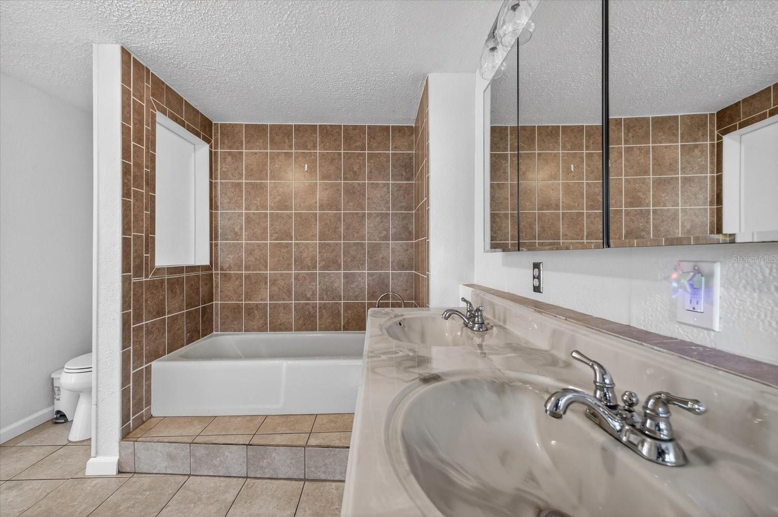 REGENCY PARK - Residential