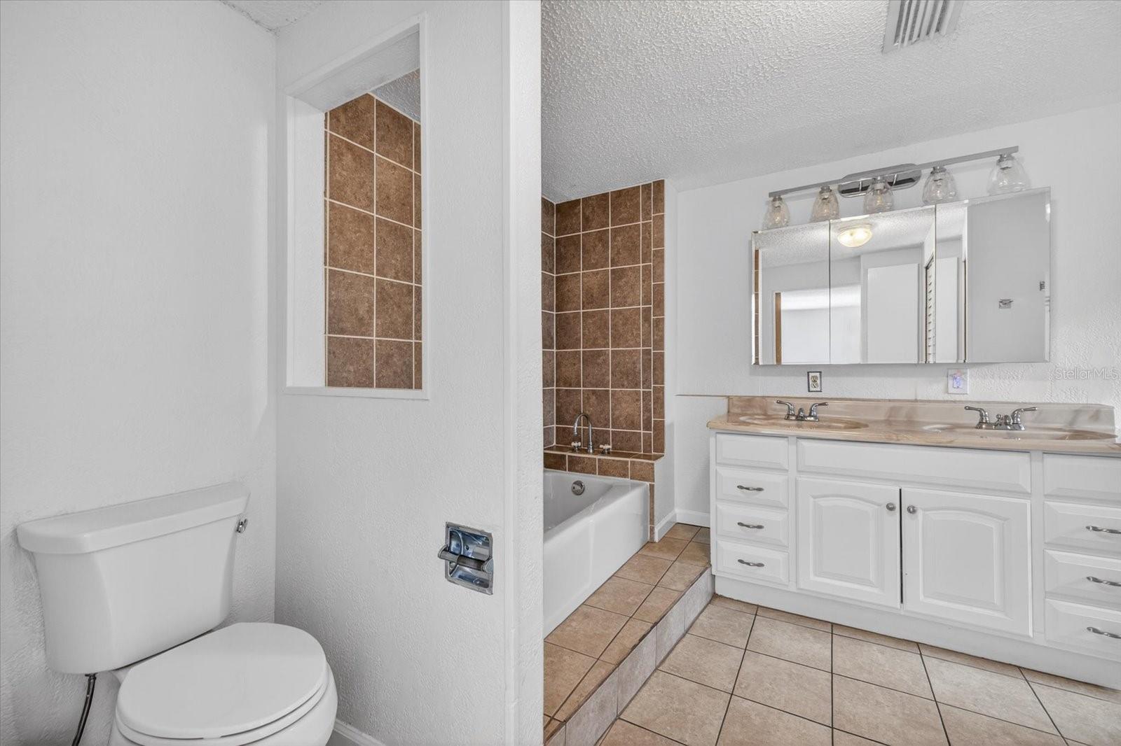 REGENCY PARK - Residential