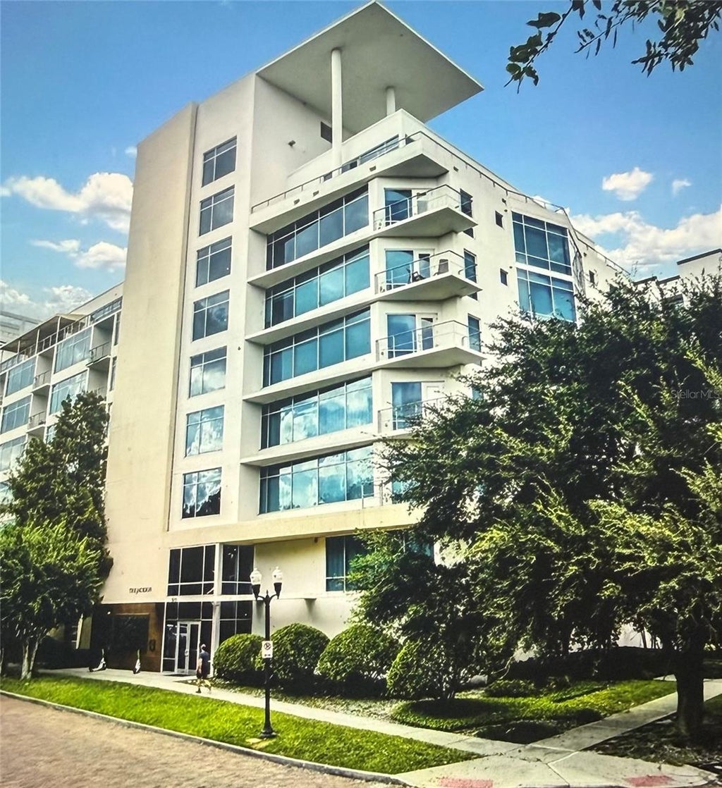 Photo of 525 E Jackson St #705, Orlando, FL 32801 (MLS # O6443669)