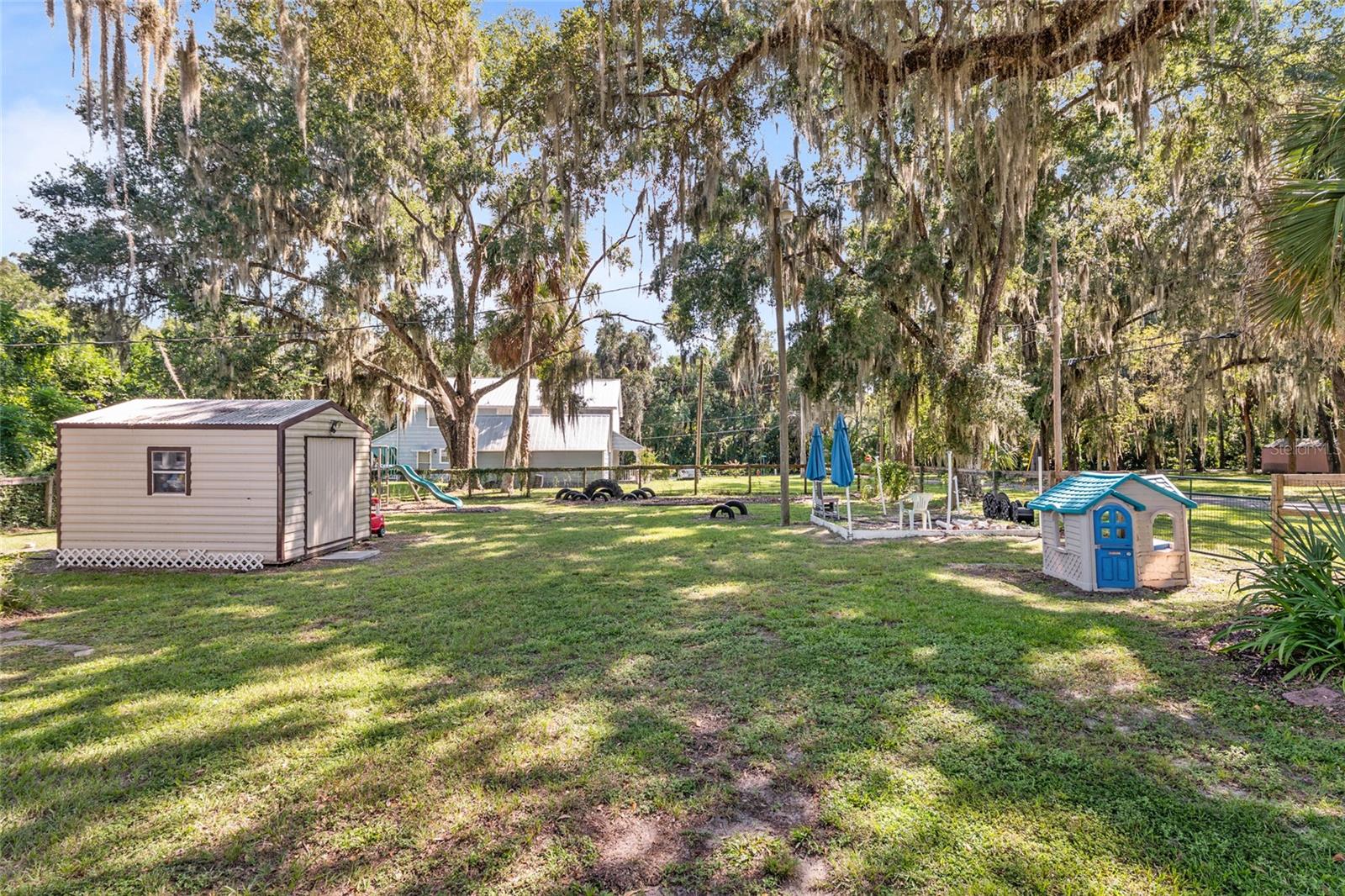 TOWN/MCINTOSH - Residential